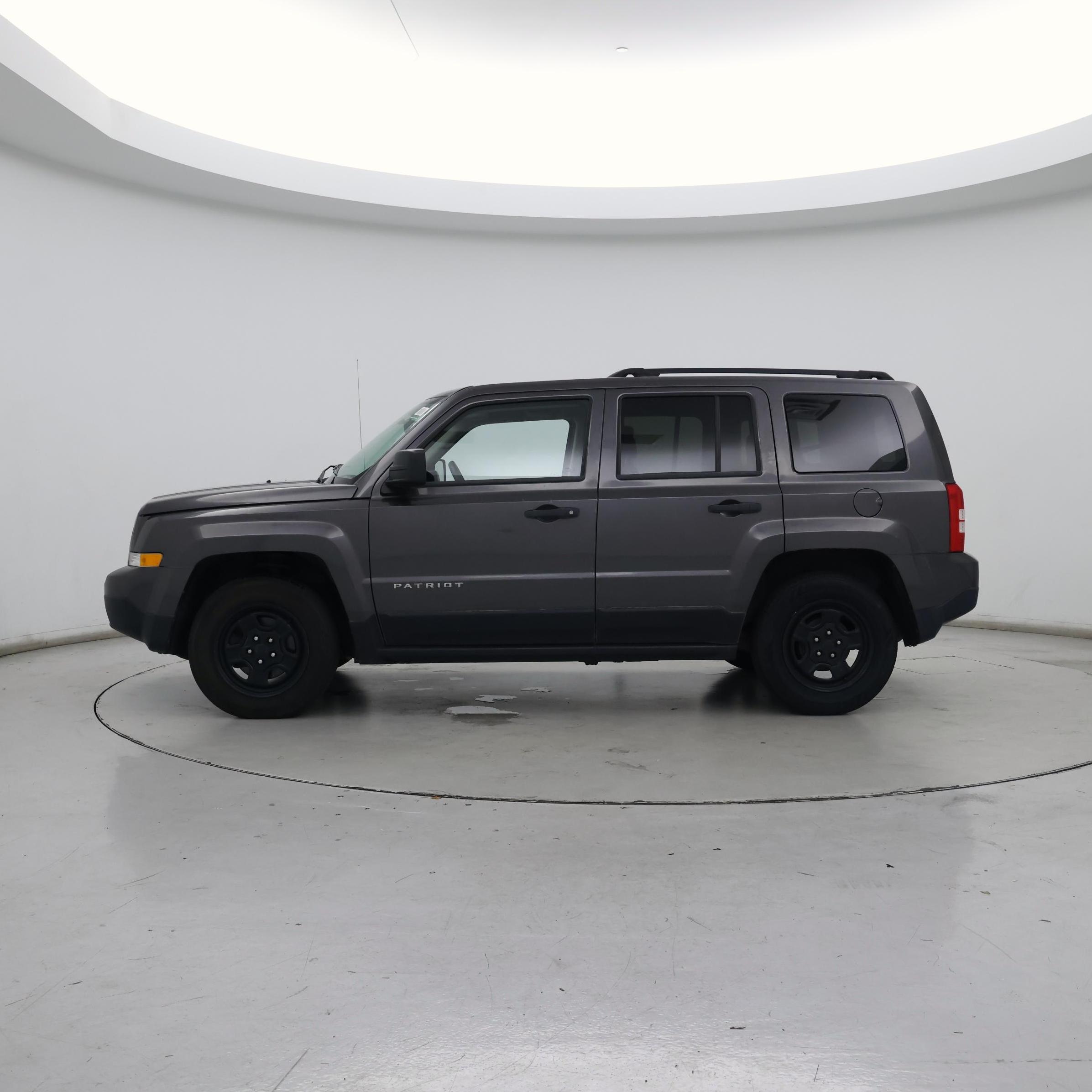 Thumbnail: 2016 Jeep Patriot - 3