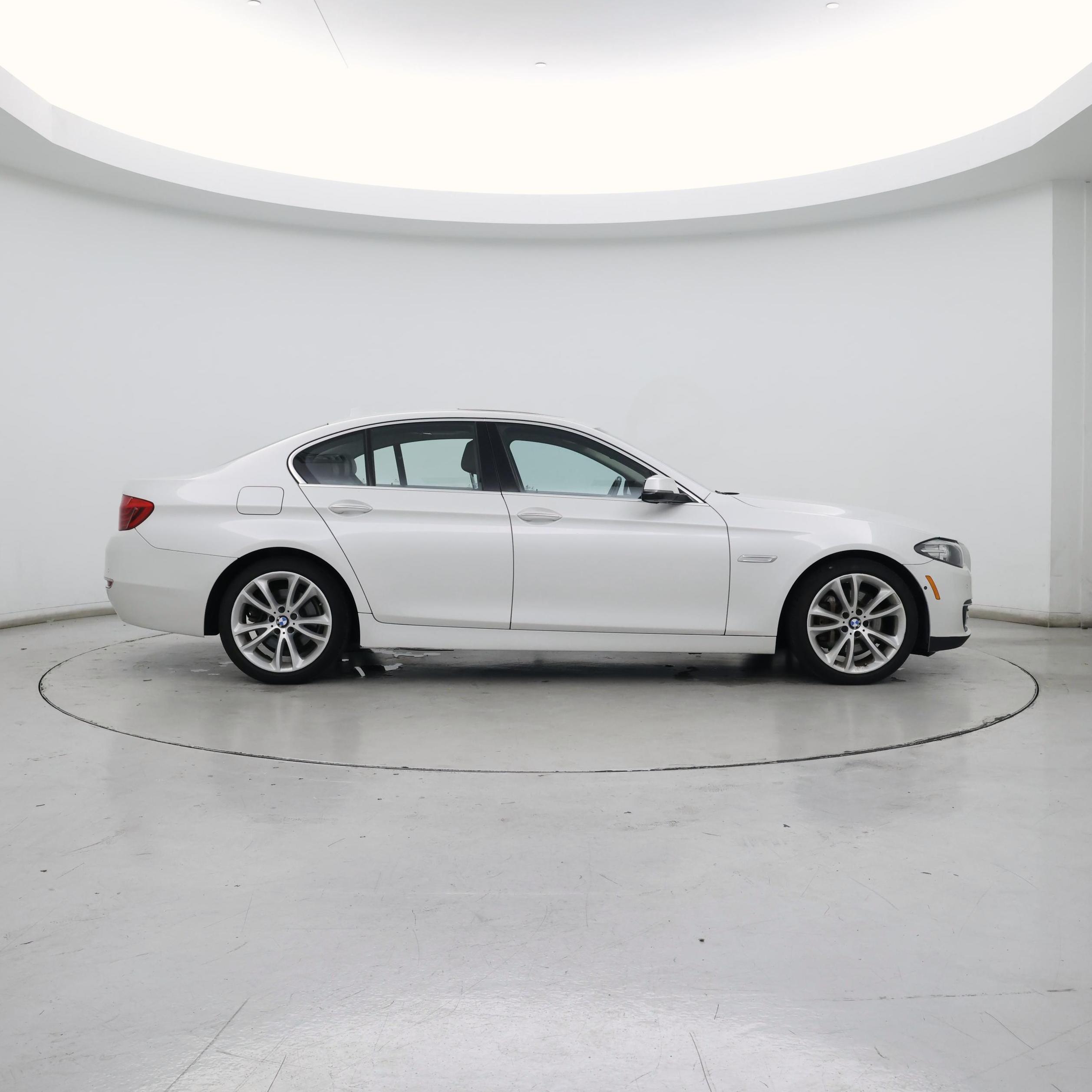Thumbnail: 2016 BMW 5 Series - 7
