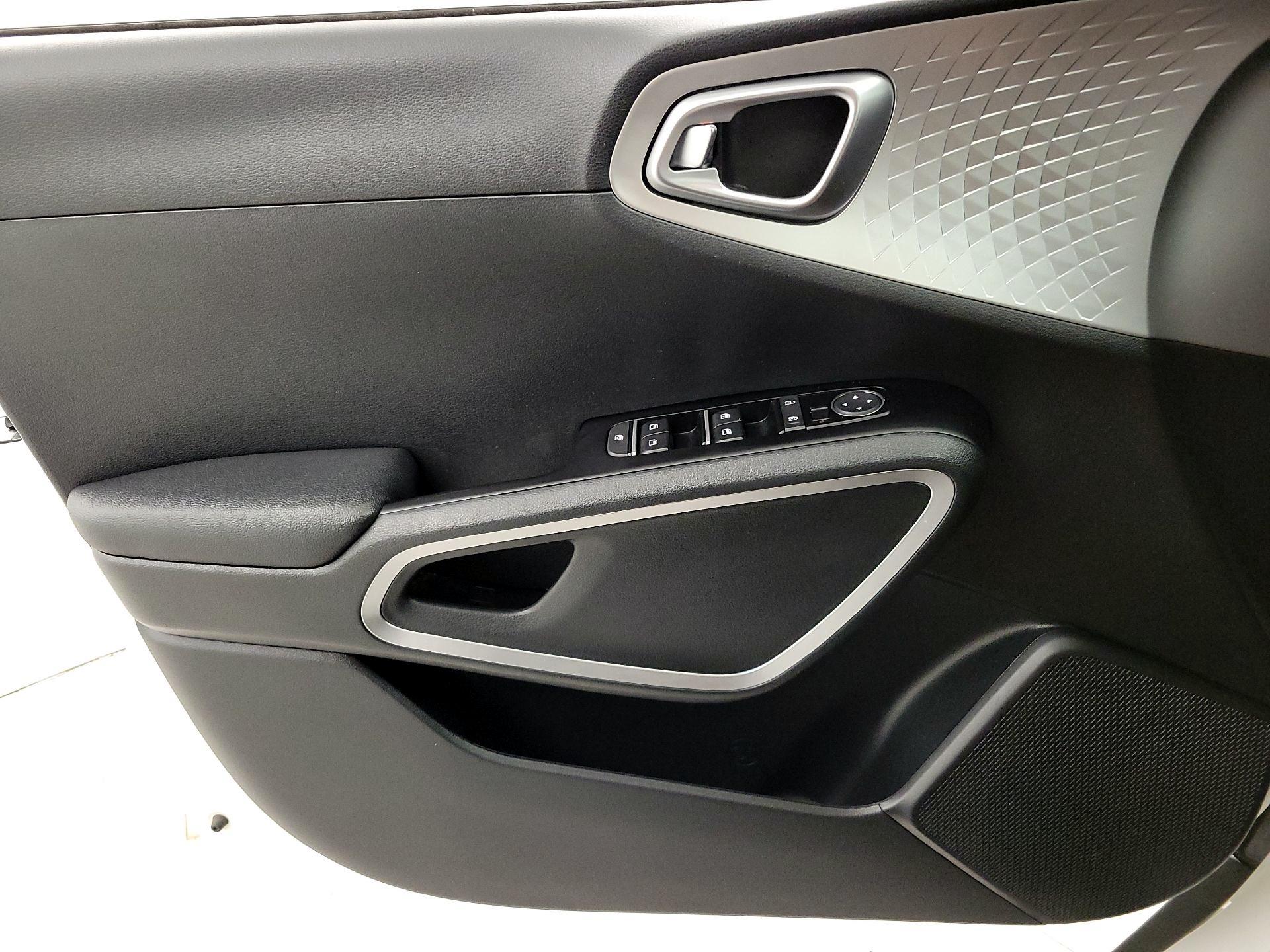 Thumbnail: 2022 Kia Soul - 12