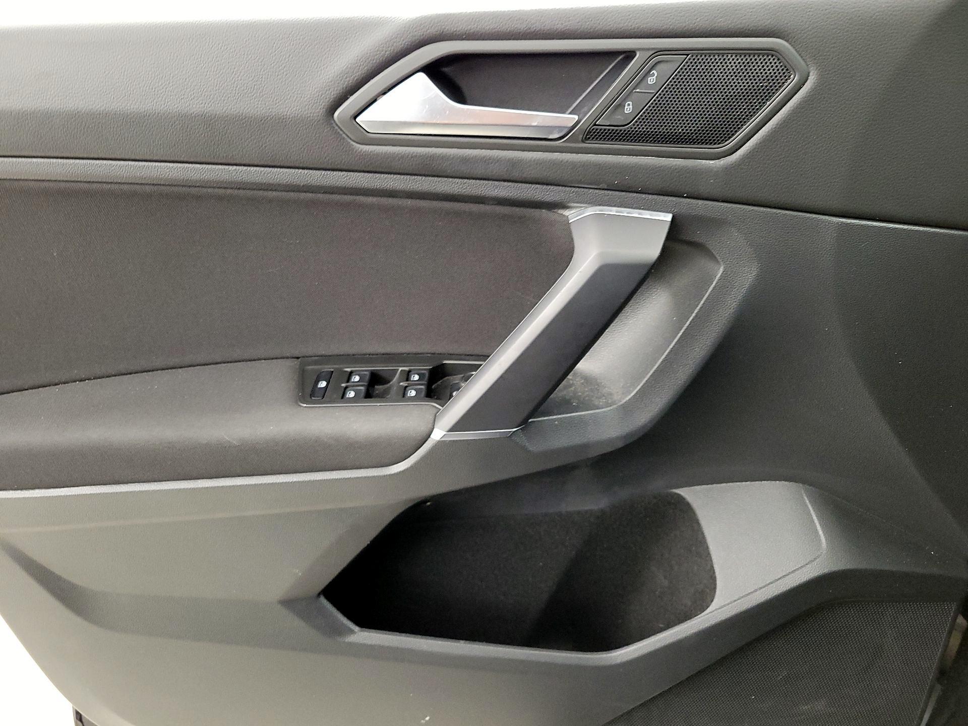 Thumbnail: 2020 Volkswagen Tiguan - 12
