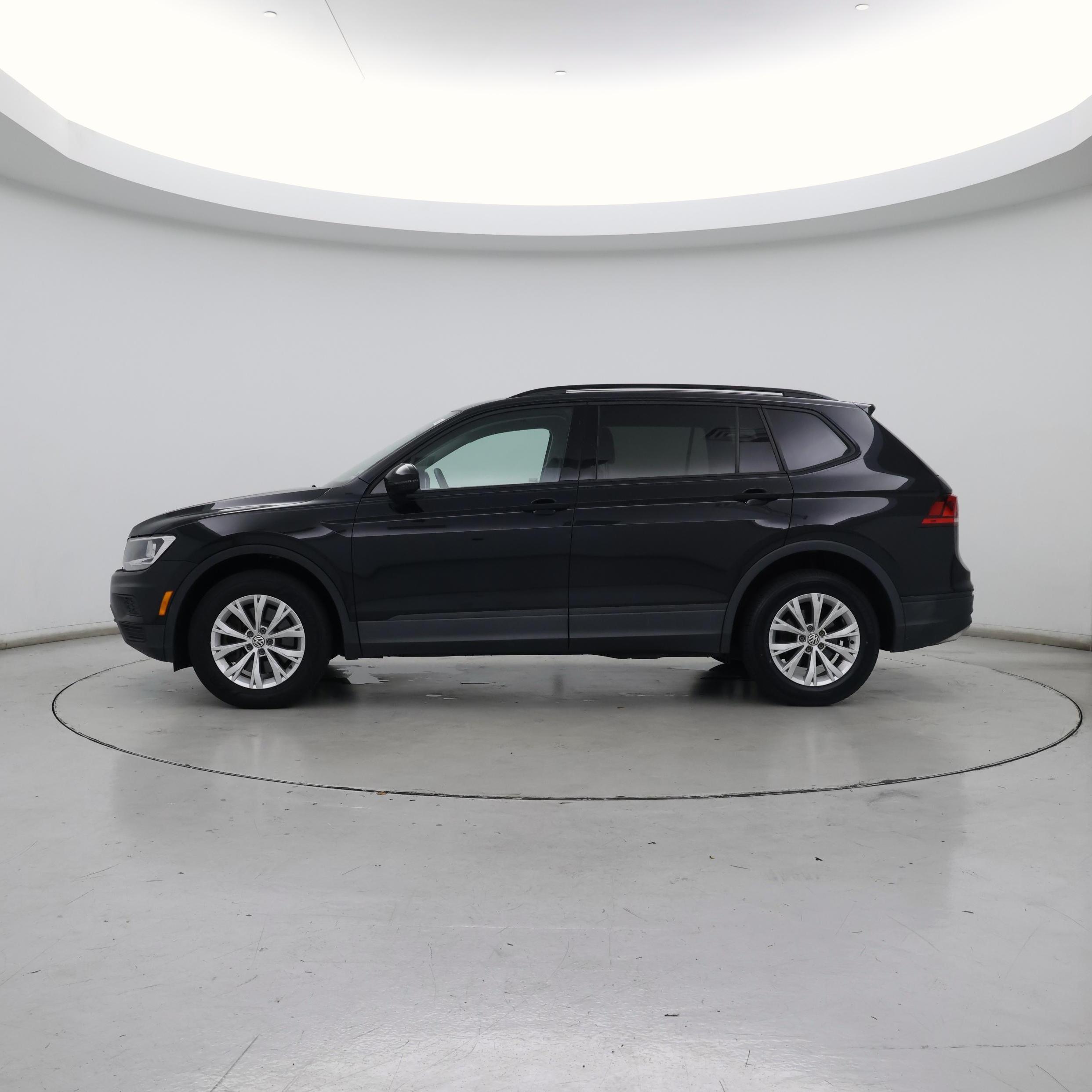 Thumbnail: 2020 Volkswagen Tiguan - 3