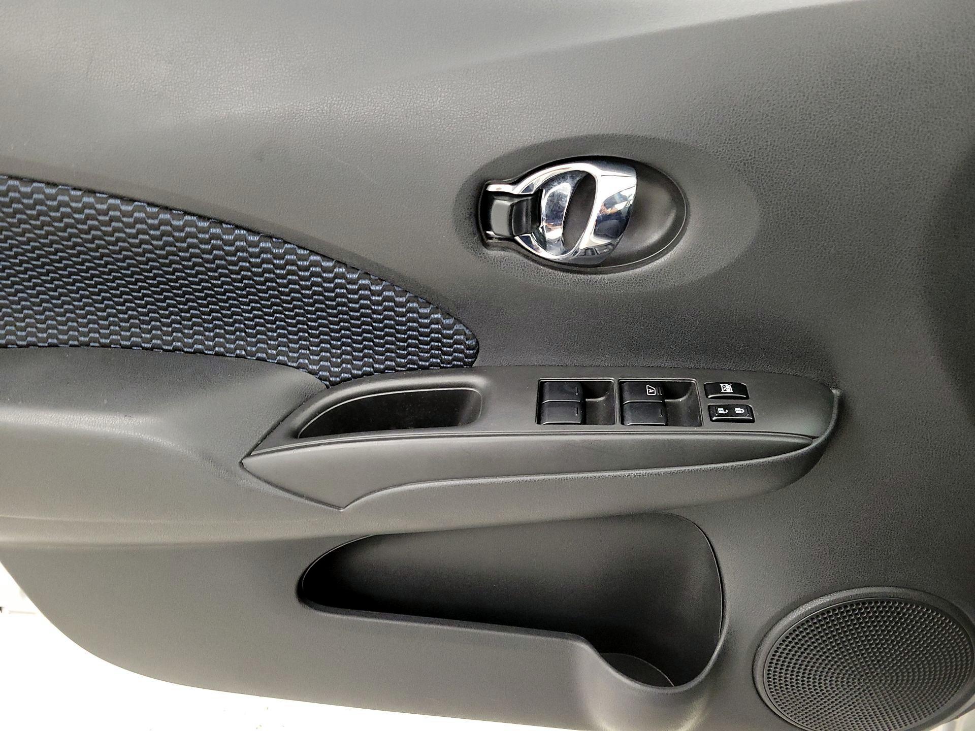 Thumbnail: 2016 Nissan Versa Note - 12