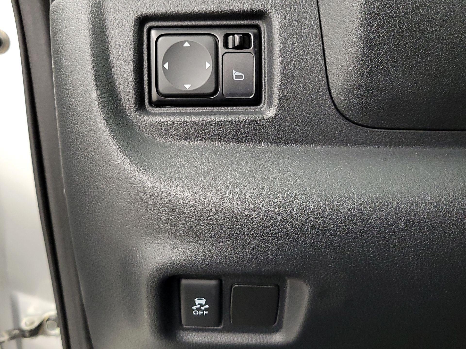 Thumbnail: 2016 Nissan Versa Note - 13