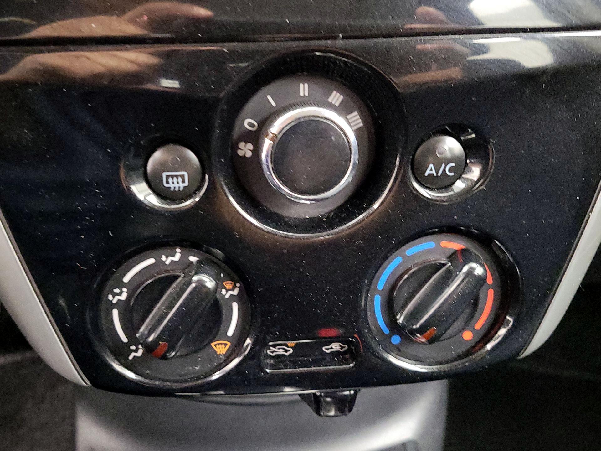Thumbnail: 2016 Nissan Versa Note - 16