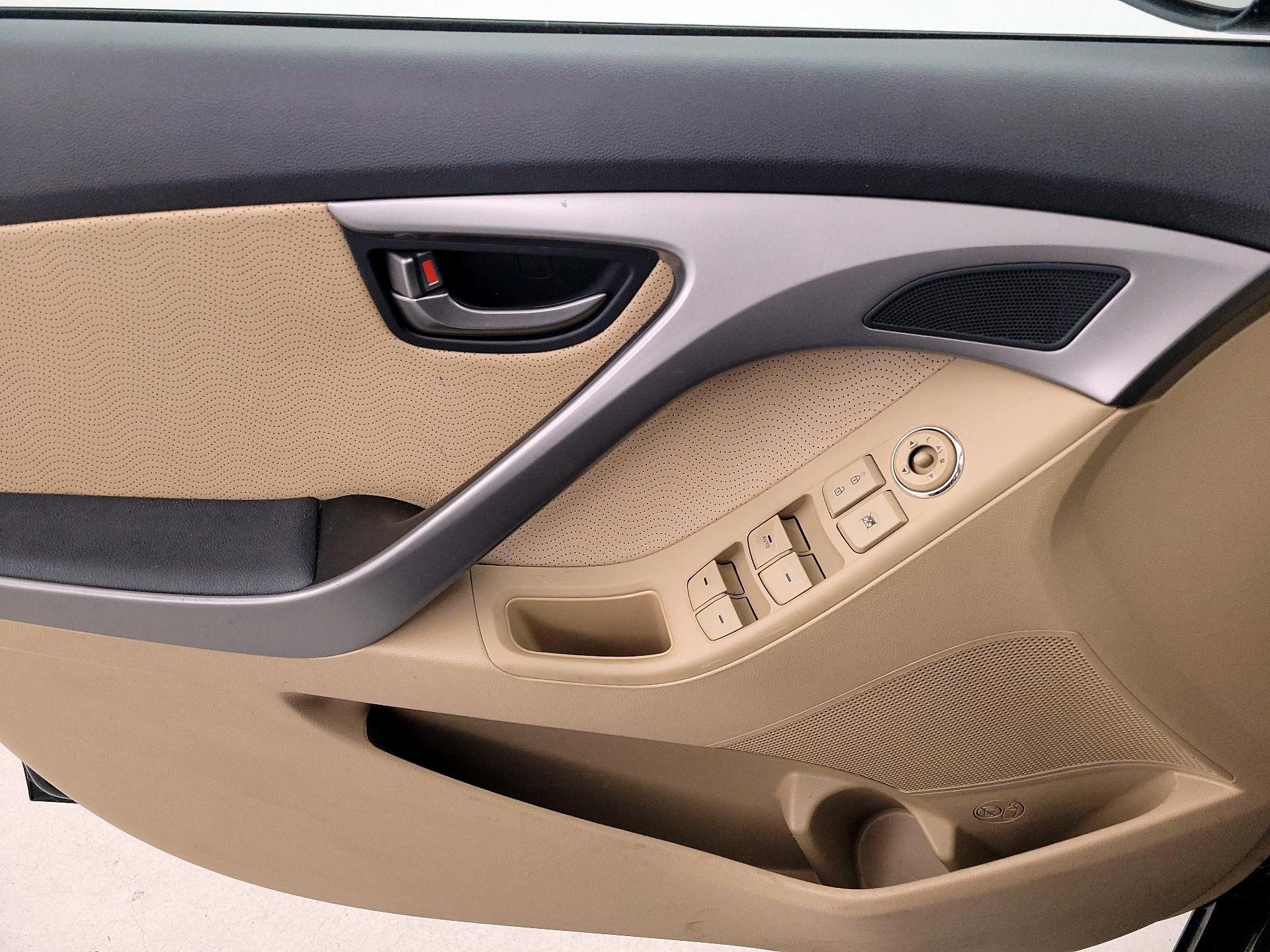 Thumbnail: 2013 Hyundai Elantra - 12