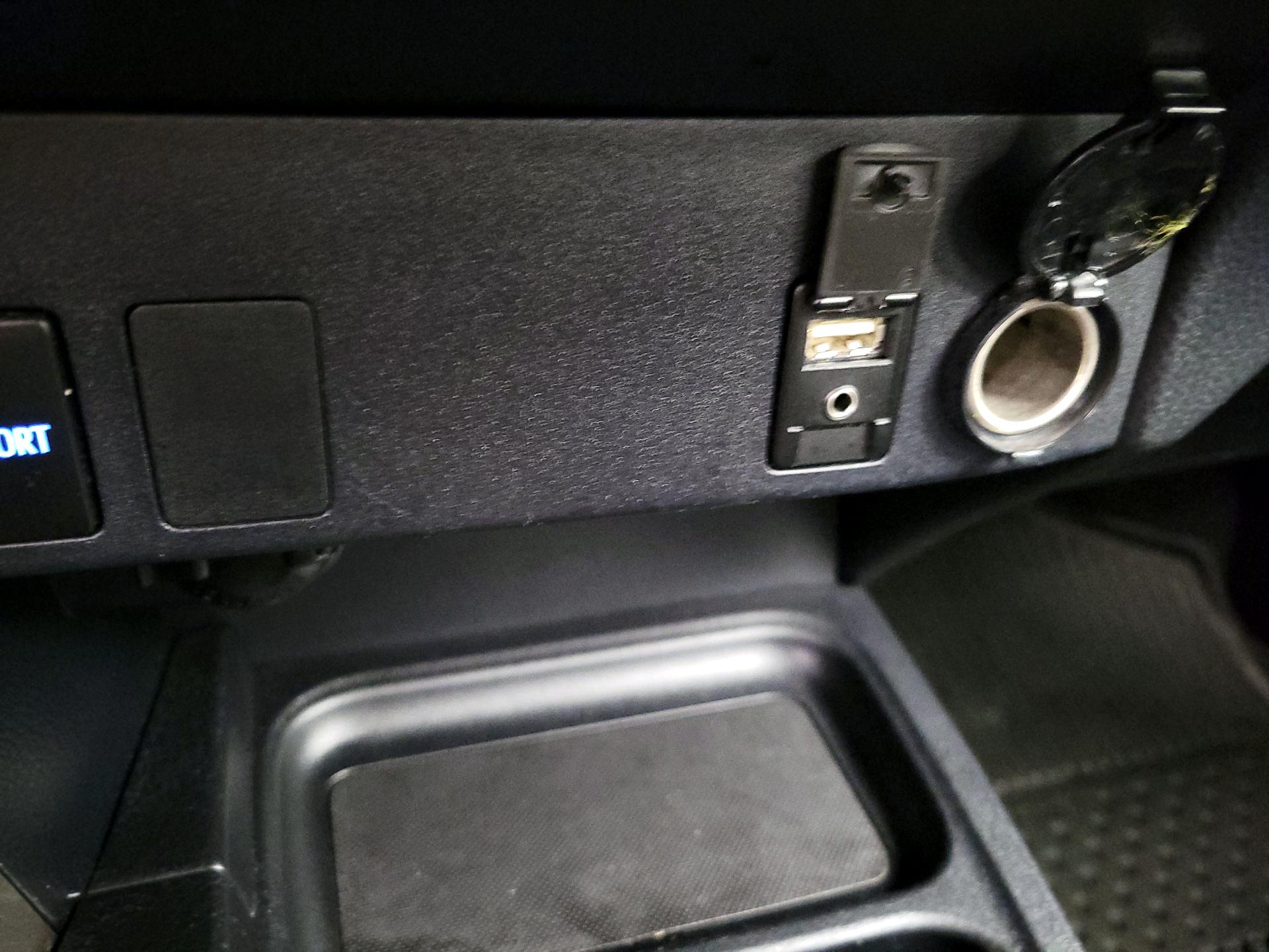 Thumbnail: 2018 Toyota RAV4 - 18