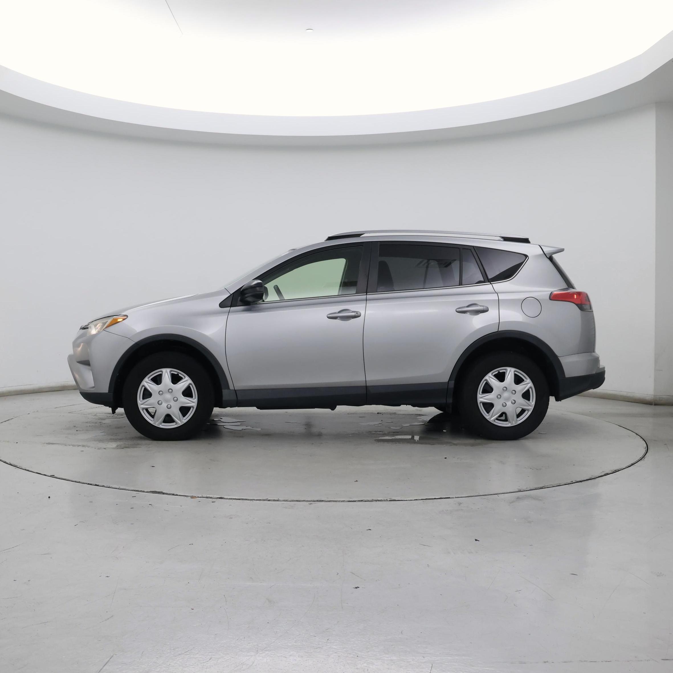 Thumbnail: 2018 Toyota RAV4 - 3