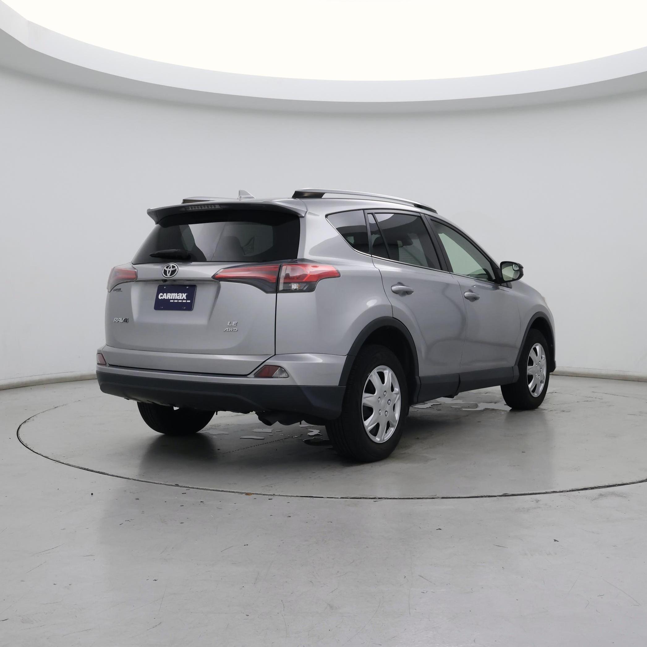Thumbnail: 2018 Toyota RAV4 - 8