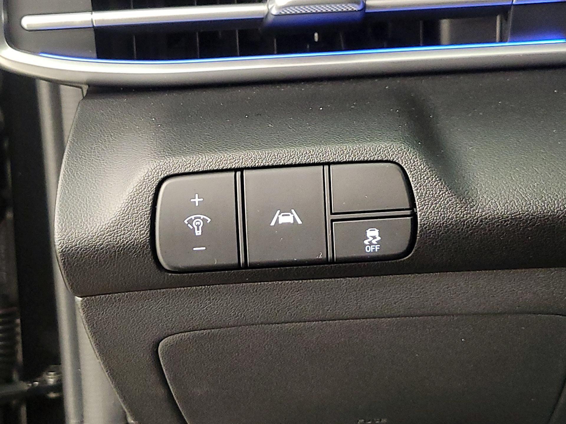 Thumbnail: 2021 Hyundai Elantra - 13