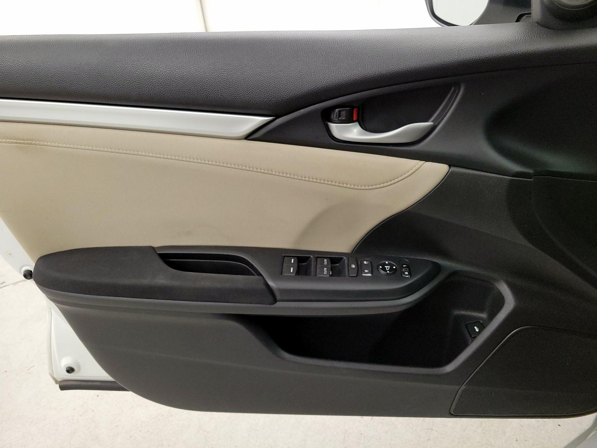 Thumbnail: 2016 Honda Civic - 12