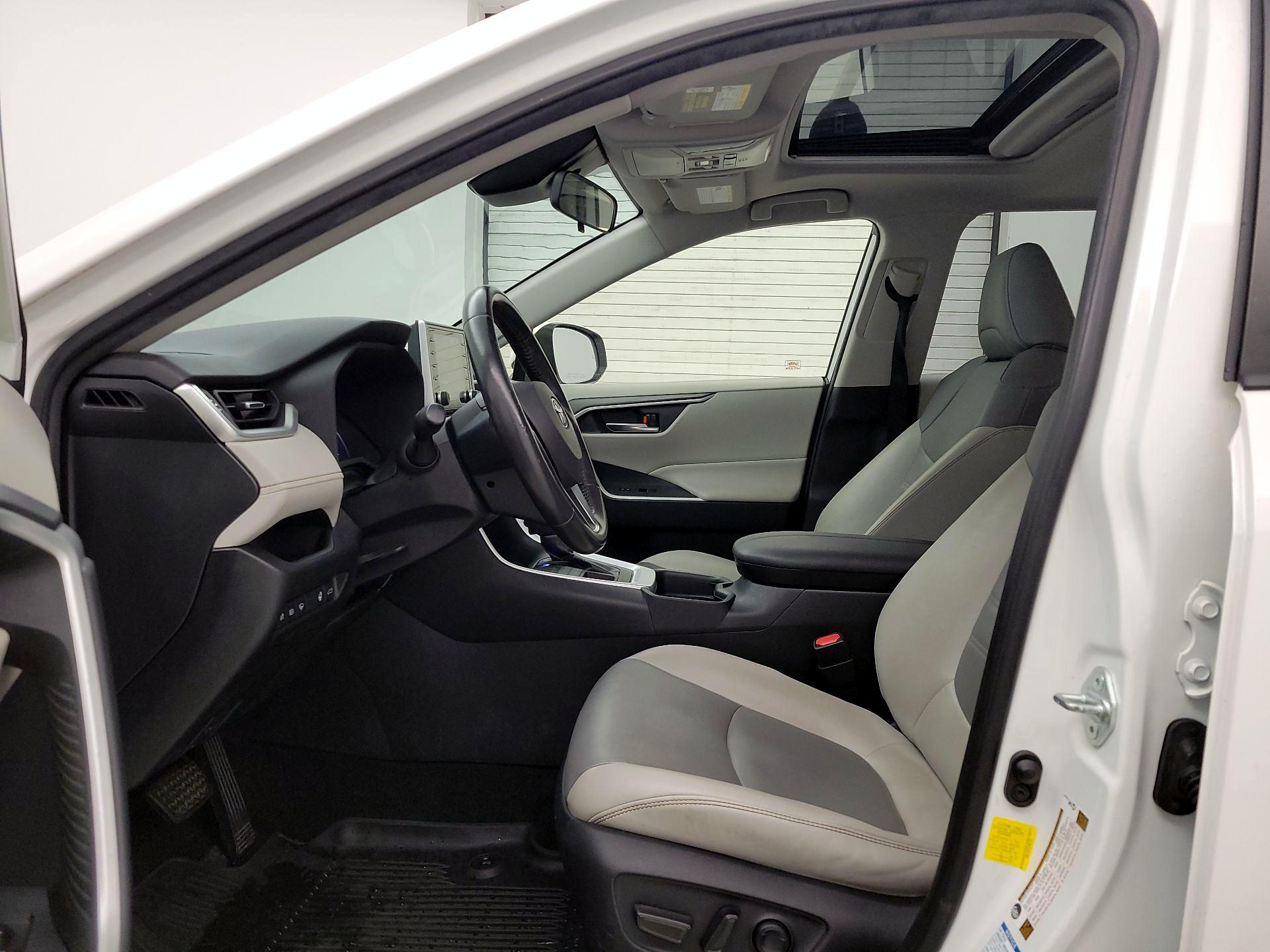 Thumbnail: 2019 Toyota RAV4 - 11