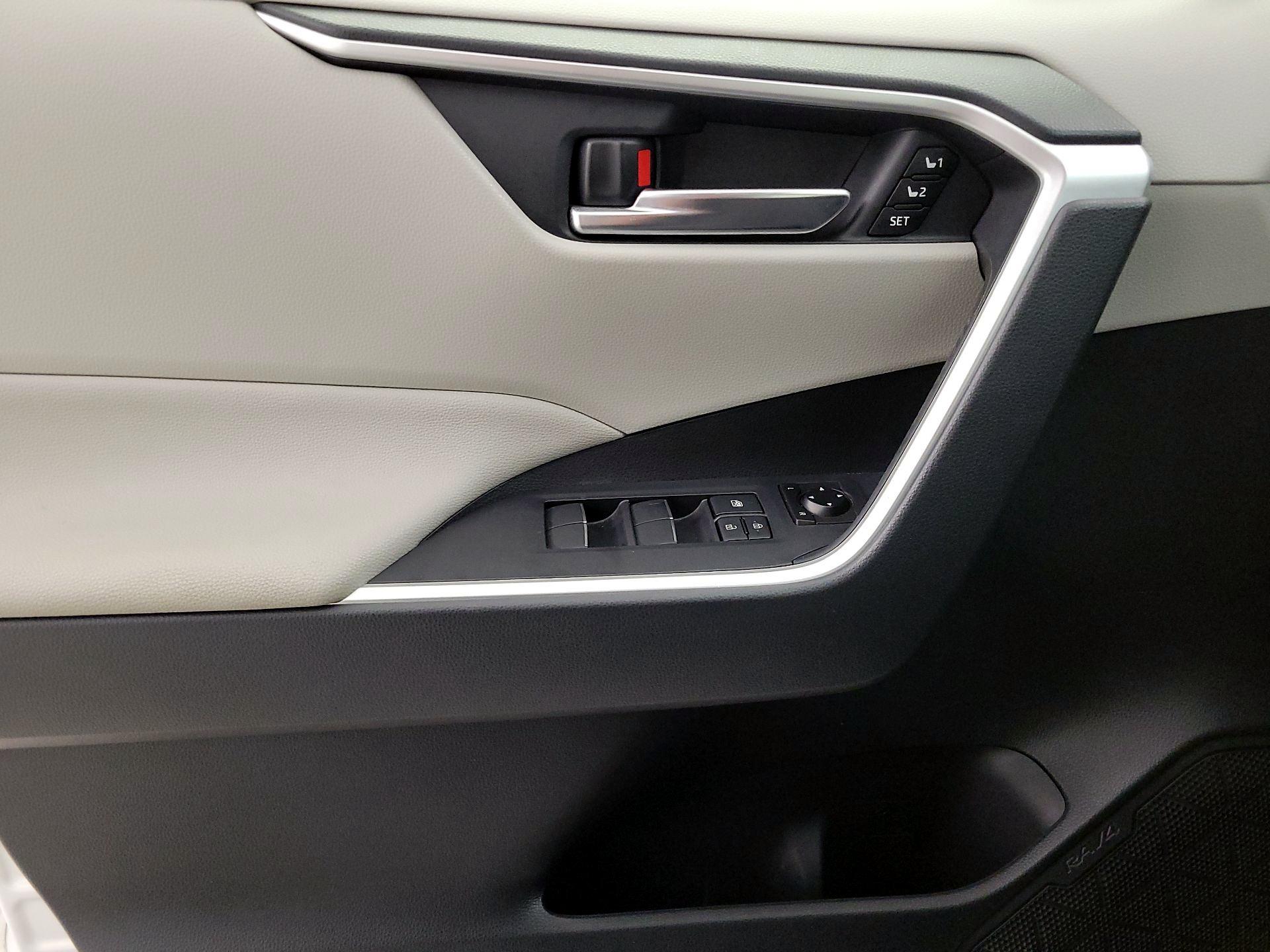 Thumbnail: 2019 Toyota RAV4 - 12