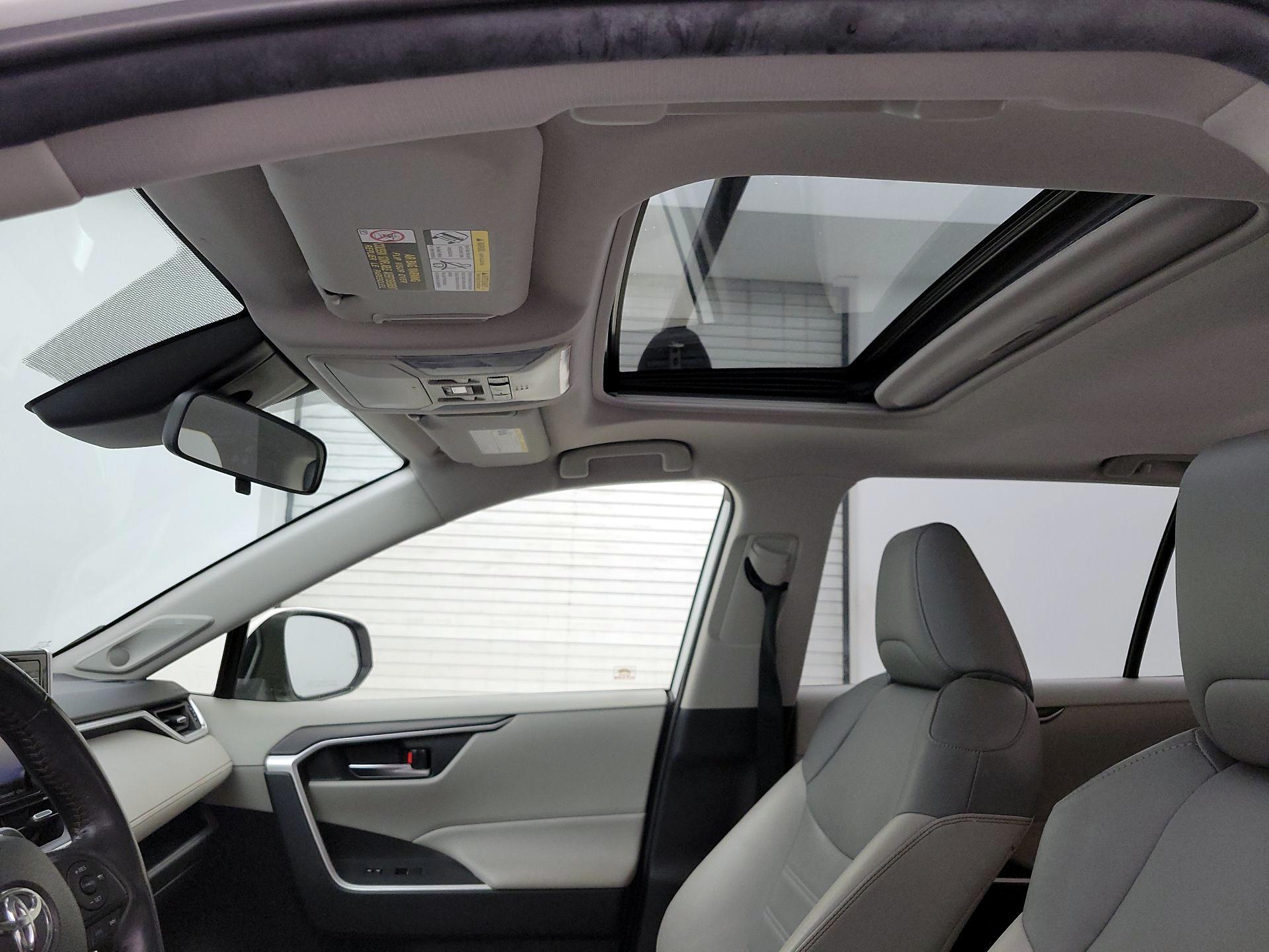 Thumbnail: 2019 Toyota RAV4 - 19