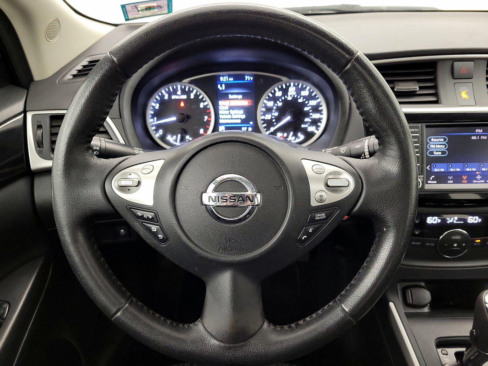 Thumbnail: 2019 Nissan Sentra - 10