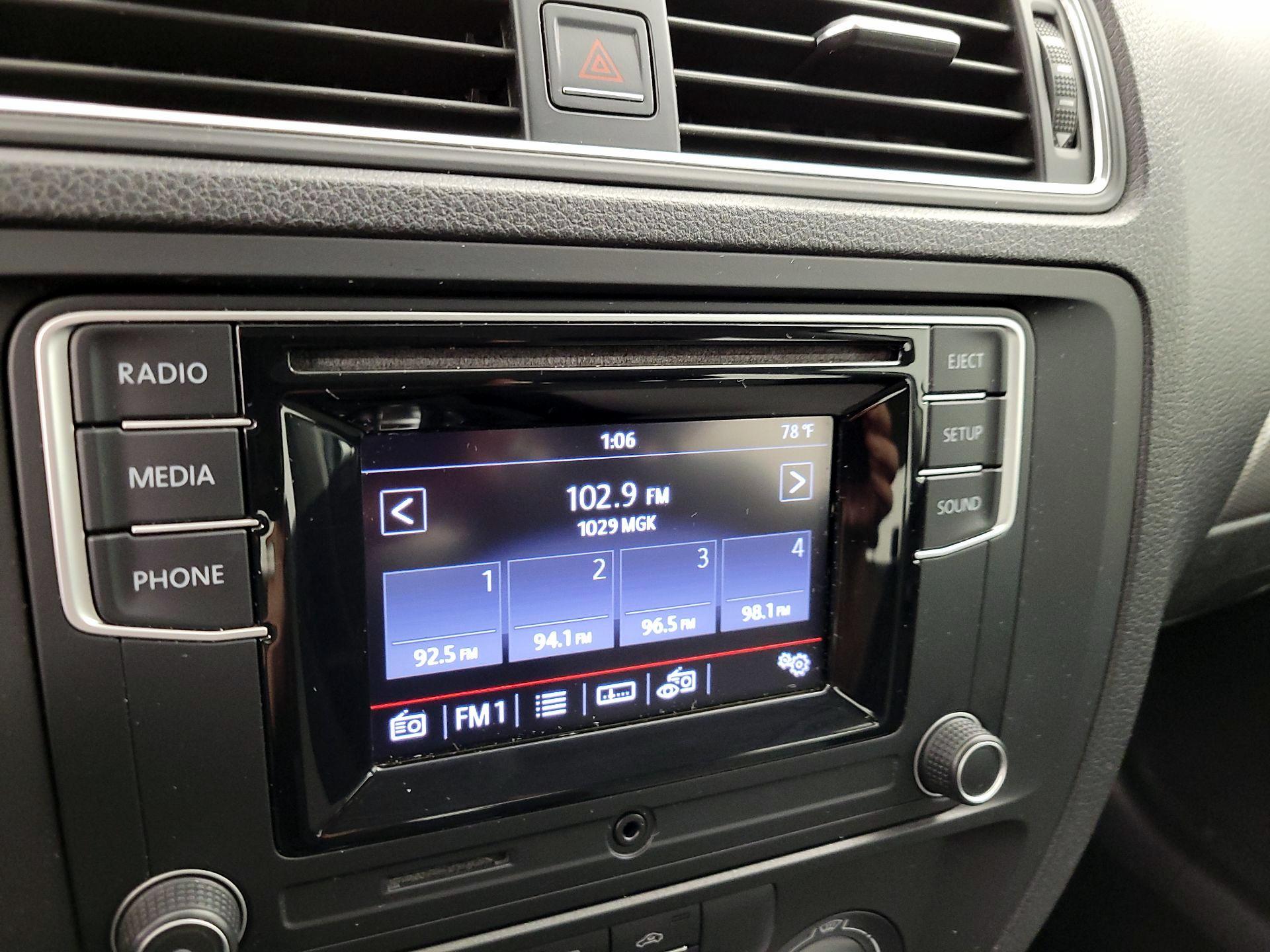 Thumbnail: 2017 Volkswagen Jetta - 15
