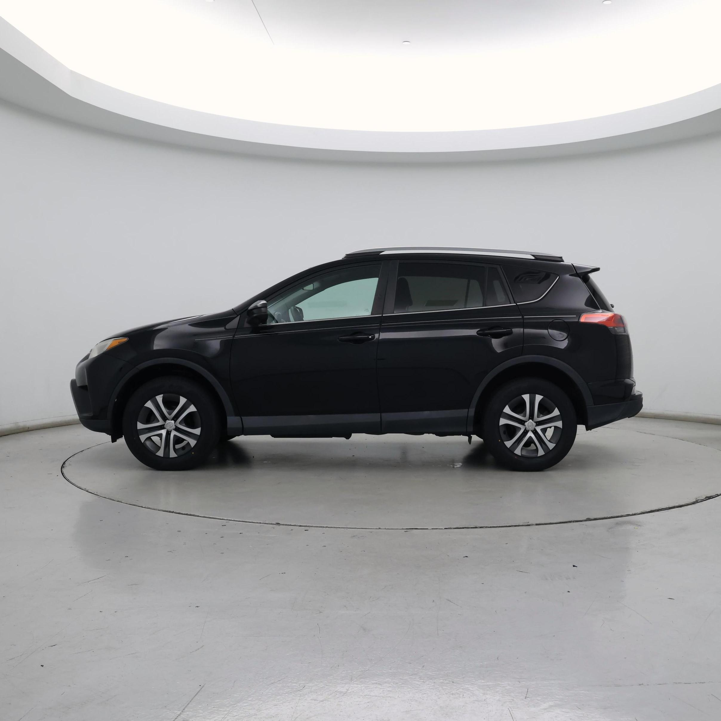 Thumbnail: 2017 Toyota RAV4 - 3