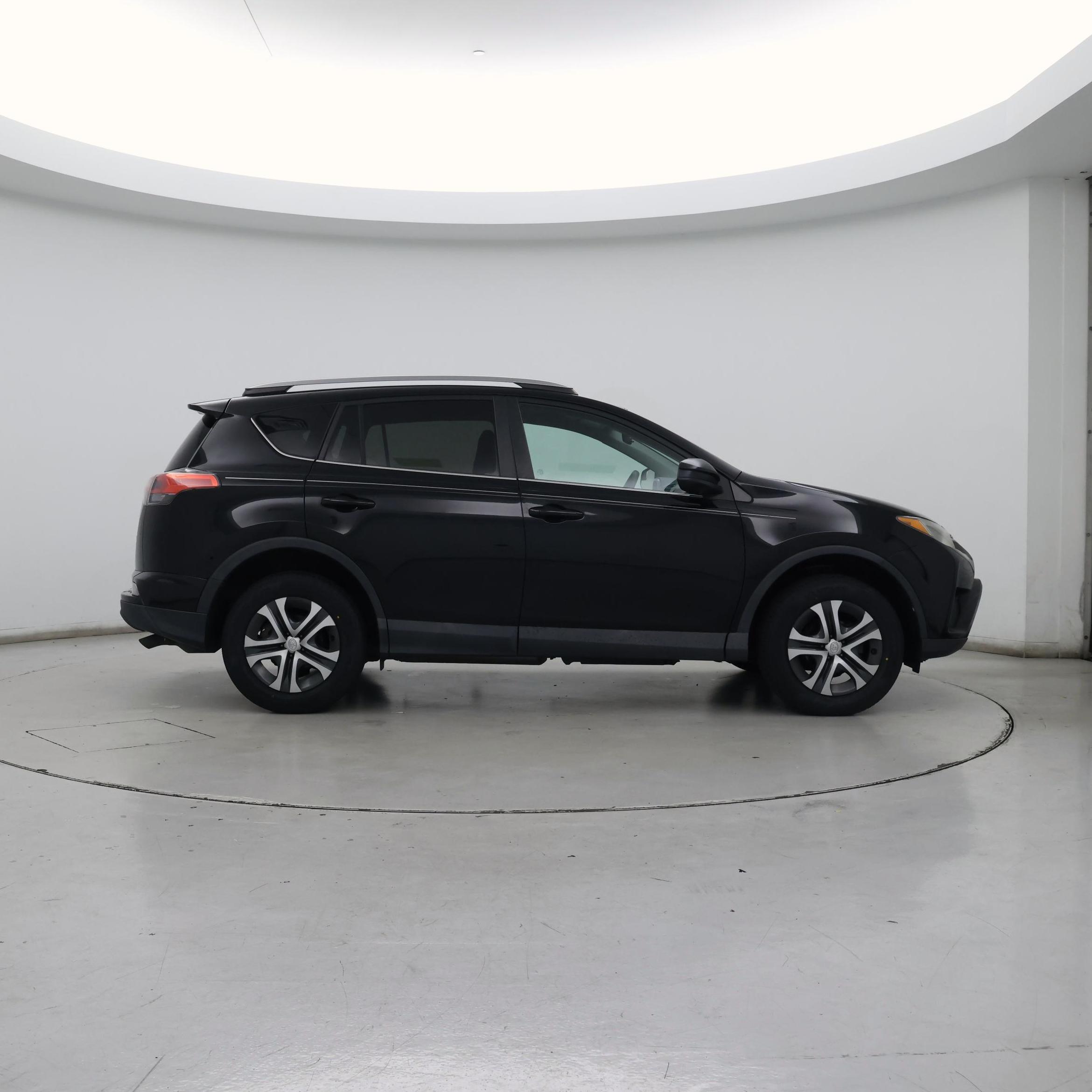 Thumbnail: 2017 Toyota RAV4 - 7