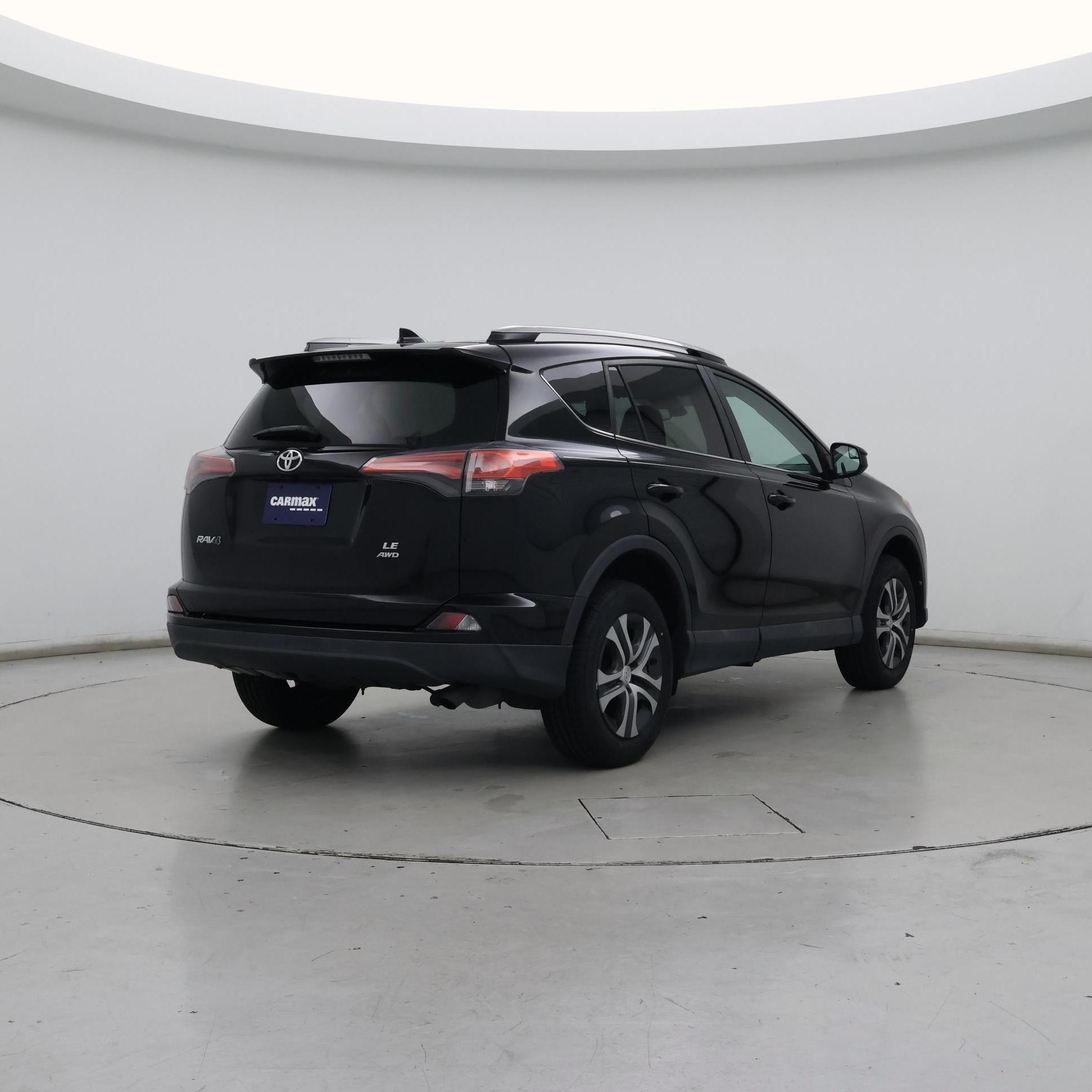 Thumbnail: 2017 Toyota RAV4 - 8