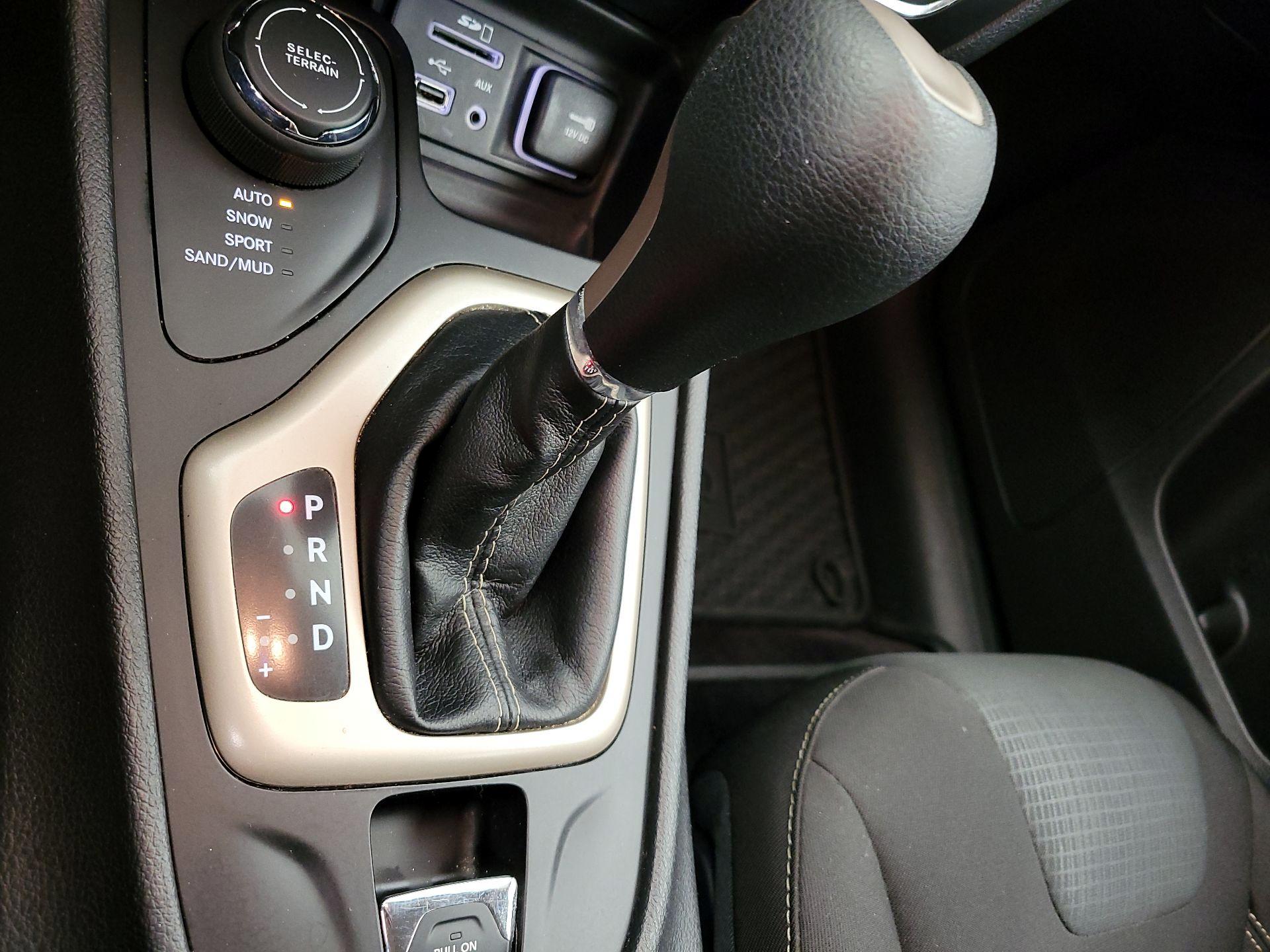 Thumbnail: 2017 Jeep Cherokee - 17