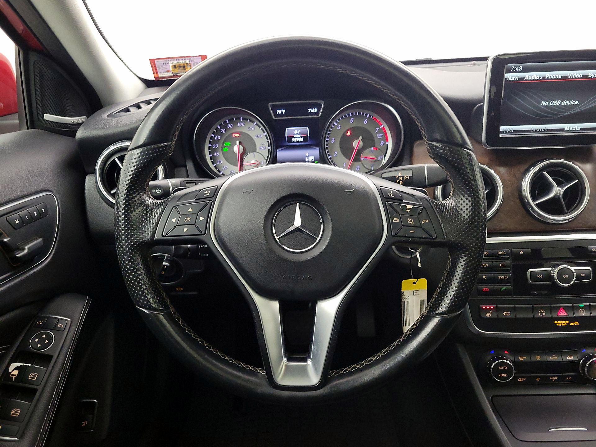 Thumbnail: 2015 Mercedes-Benz GLA - 10