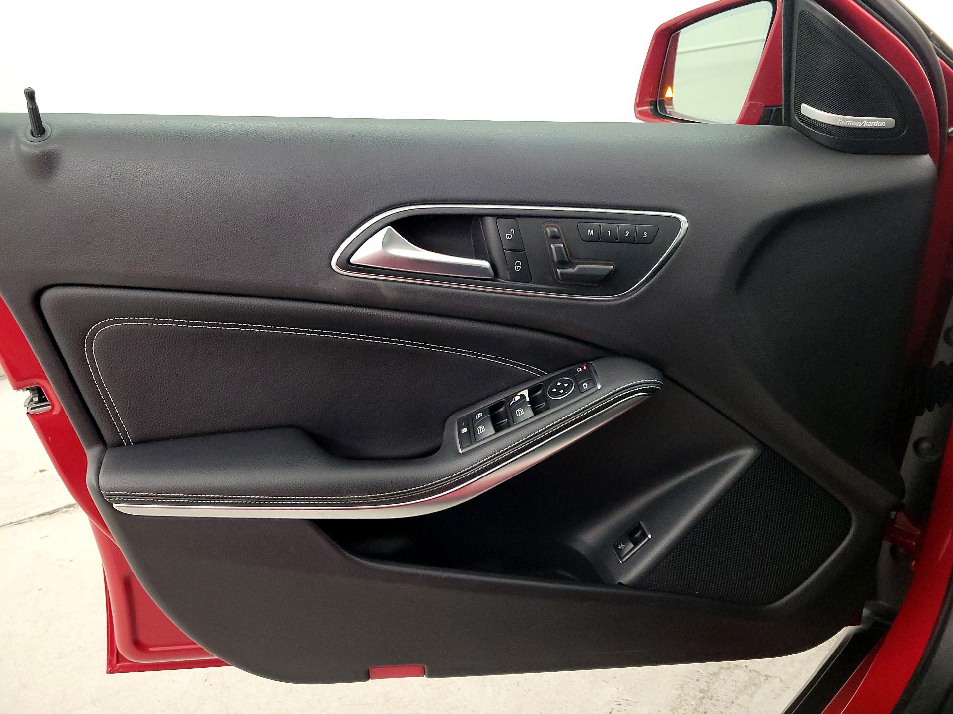 Thumbnail: 2015 Mercedes-Benz GLA - 12