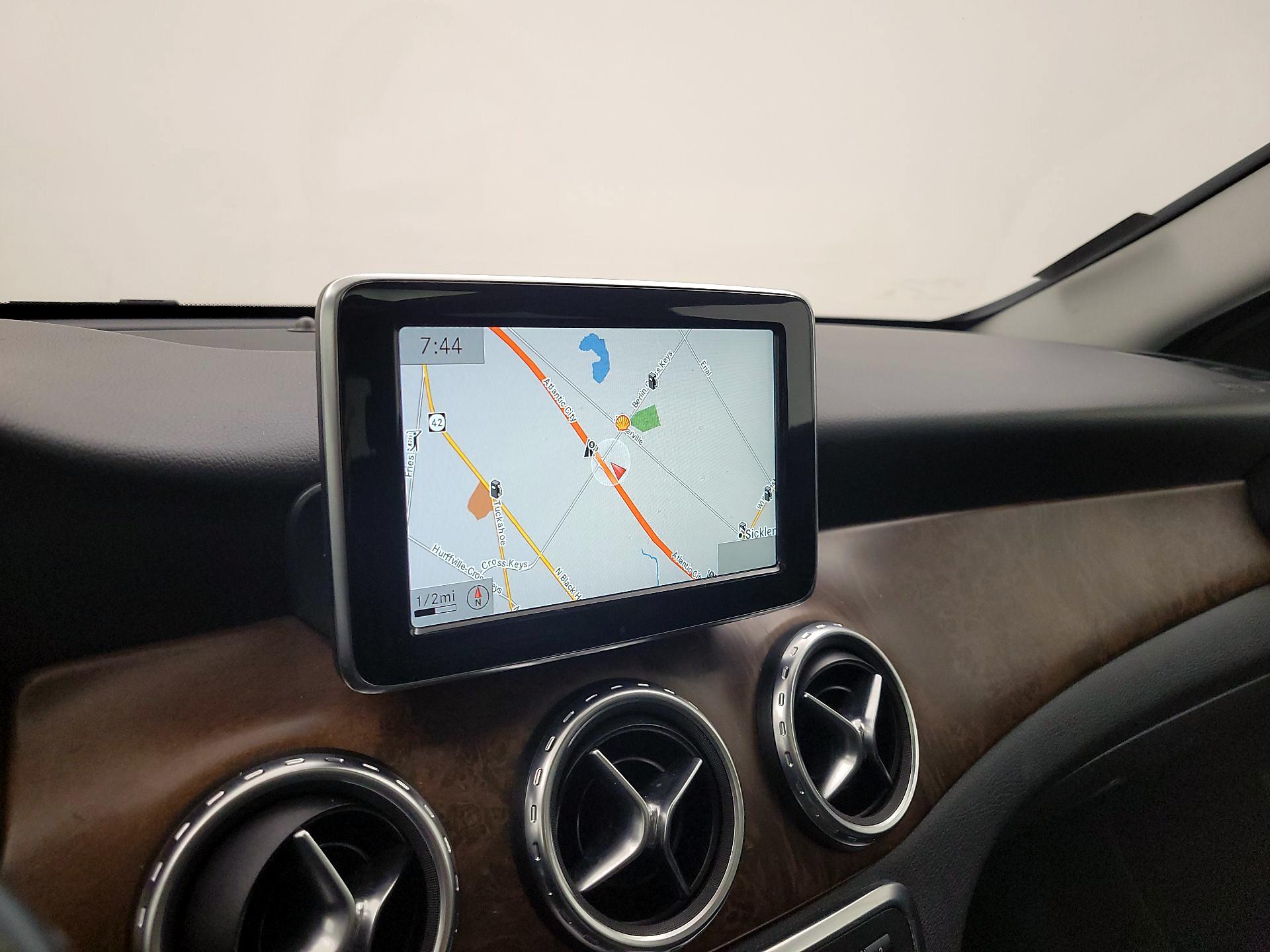 Thumbnail: 2015 Mercedes-Benz GLA - 14