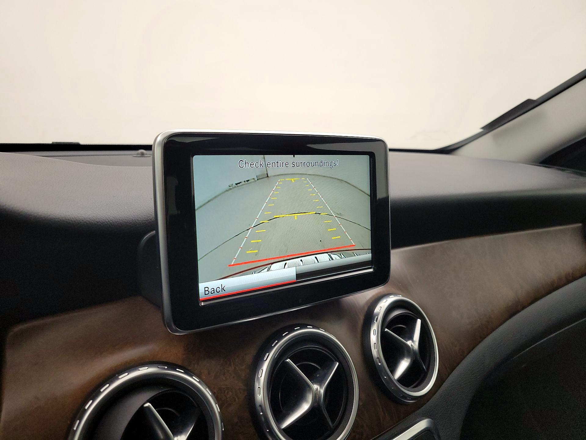 Thumbnail: 2015 Mercedes-Benz GLA - 15