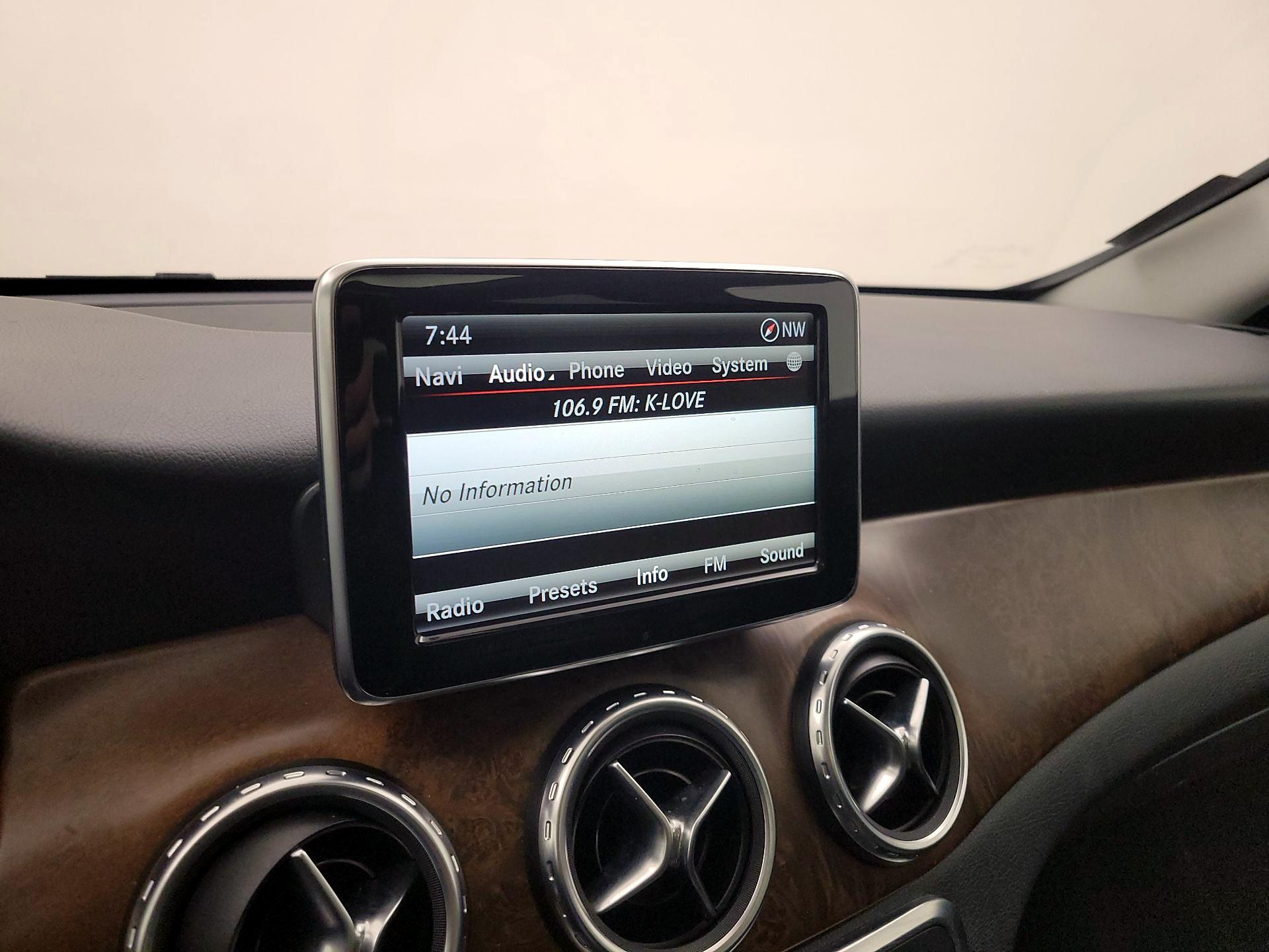 Thumbnail: 2015 Mercedes-Benz GLA - 16