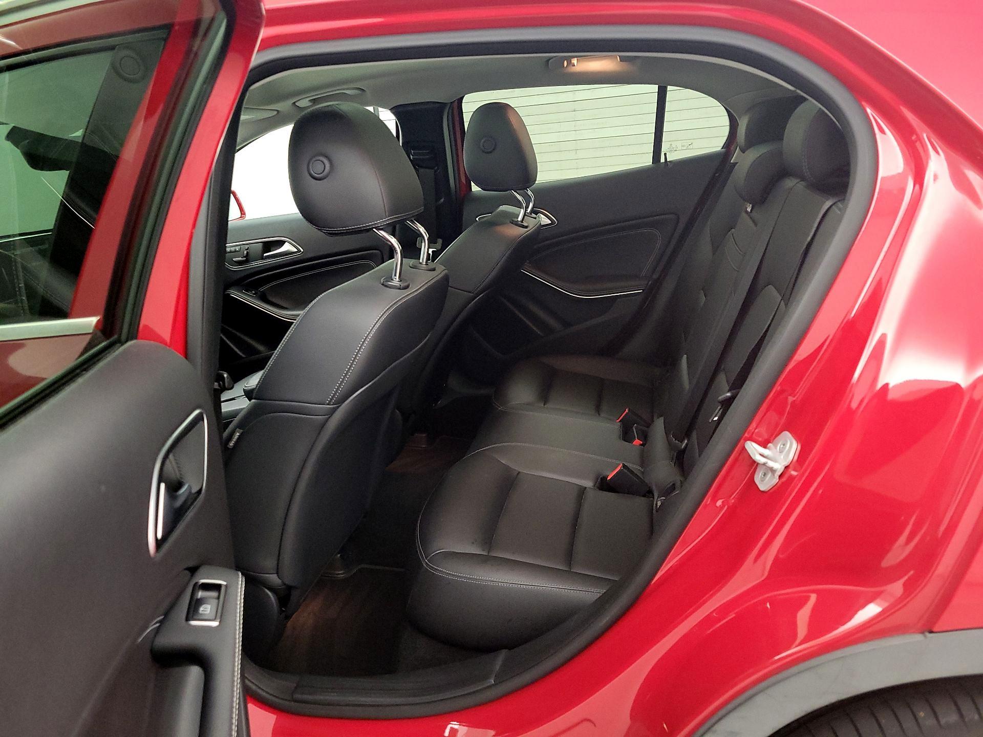 Thumbnail: 2015 Mercedes-Benz GLA - 20