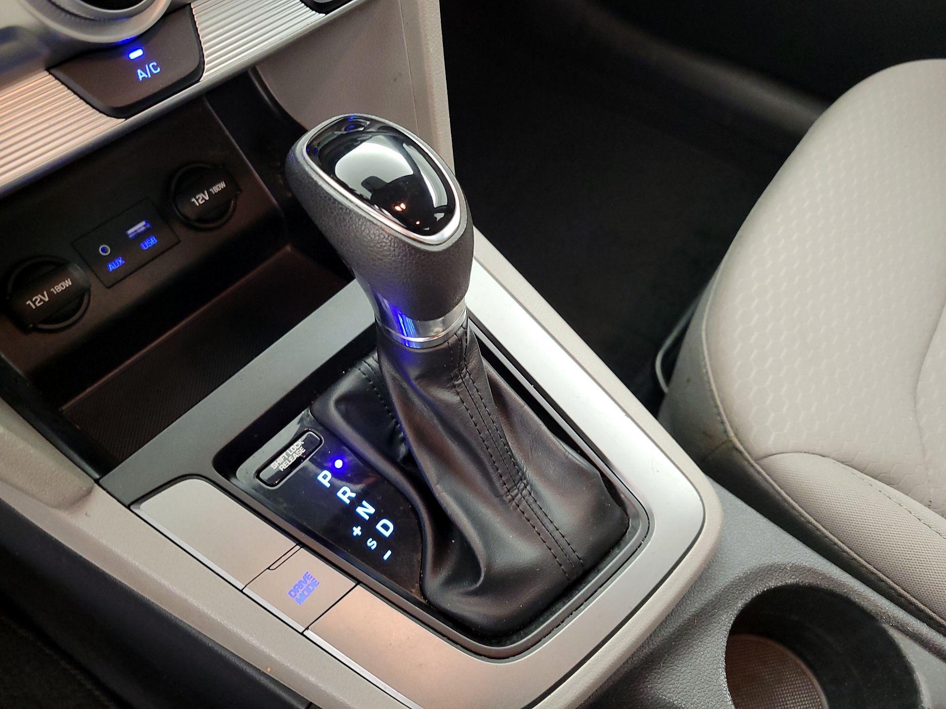 Thumbnail: 2019 Hyundai Elantra - 17