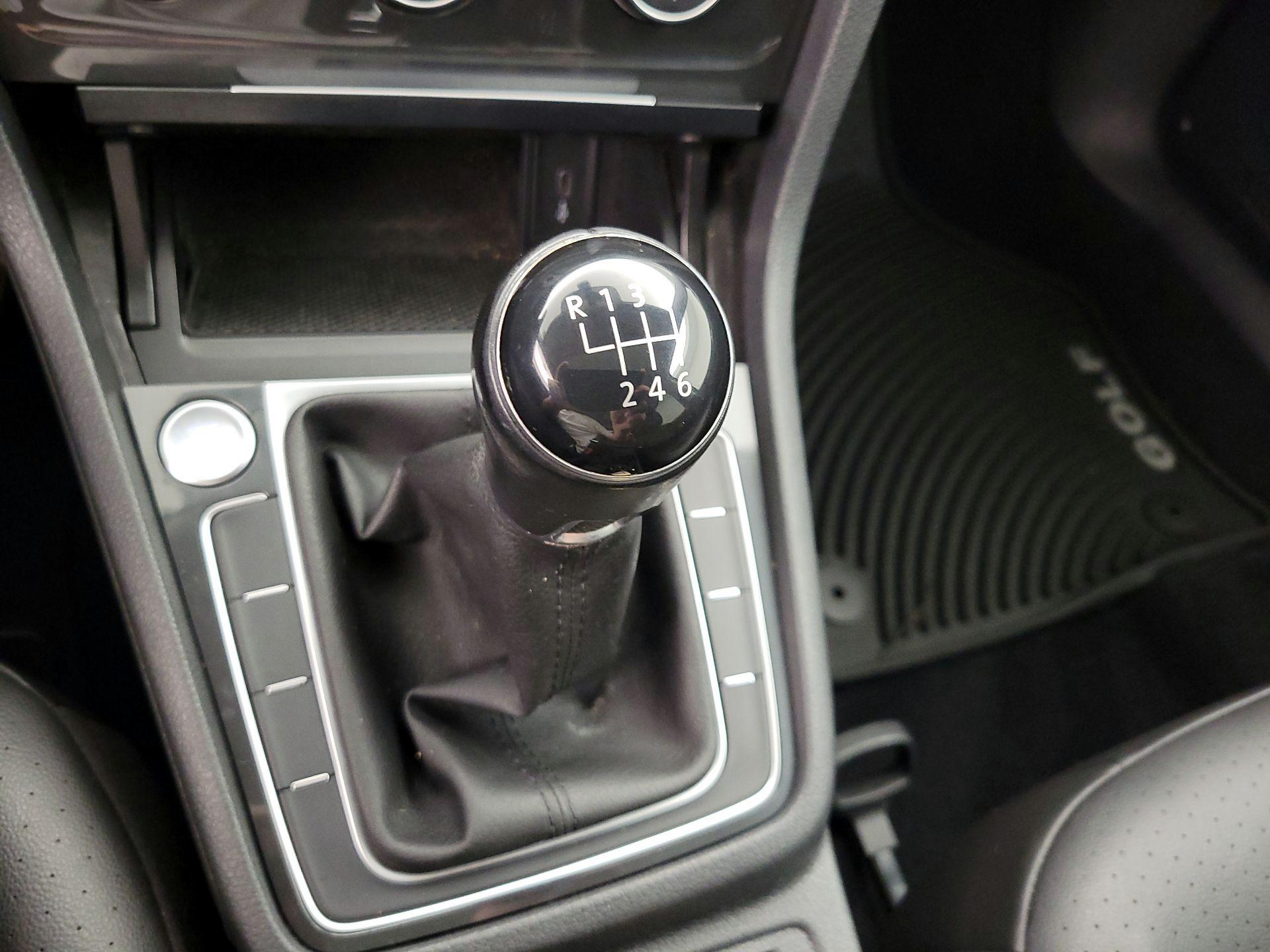 Thumbnail: 2021 Volkswagen Golf - 17