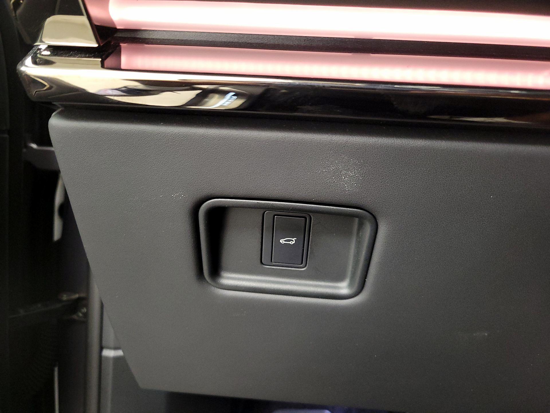 Thumbnail: 2023 Land Rover Range Rover Sport - 13