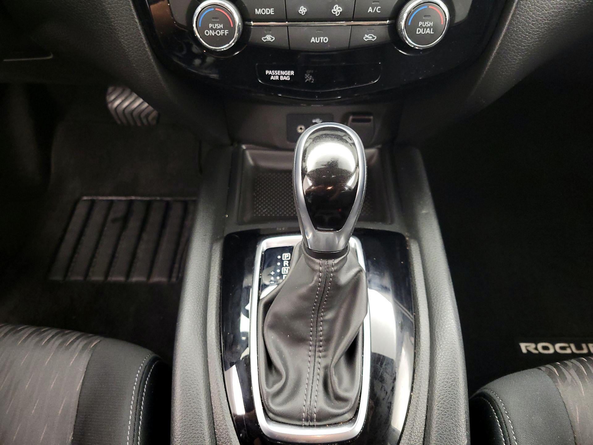 Thumbnail: 2020 Nissan Rogue - 17