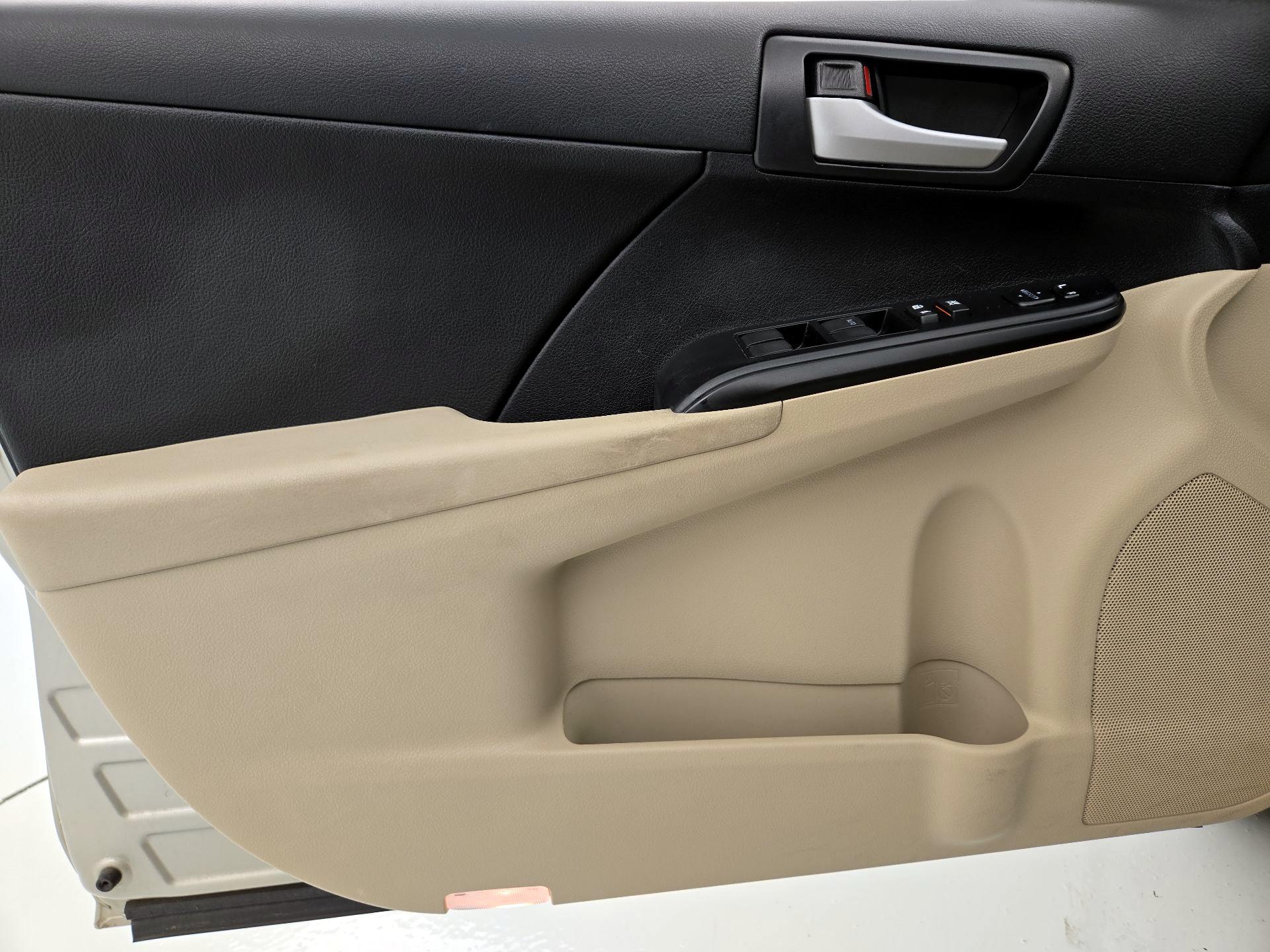 Thumbnail: 2014 Toyota Camry - 12