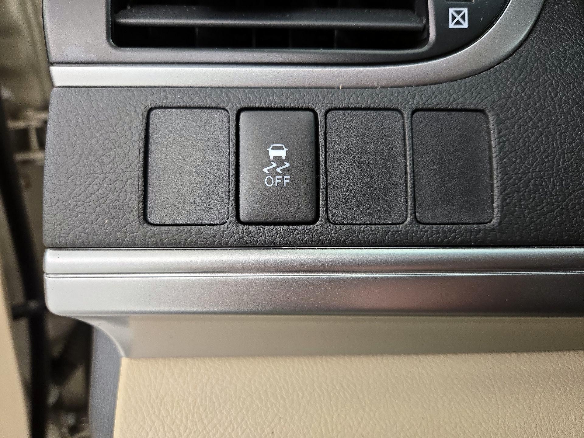 Thumbnail: 2014 Toyota Camry - 13