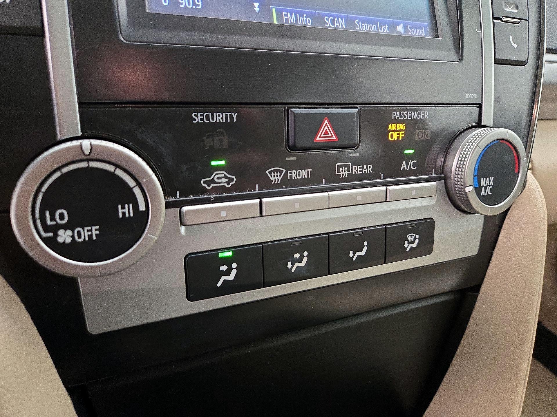 Thumbnail: 2014 Toyota Camry - 16