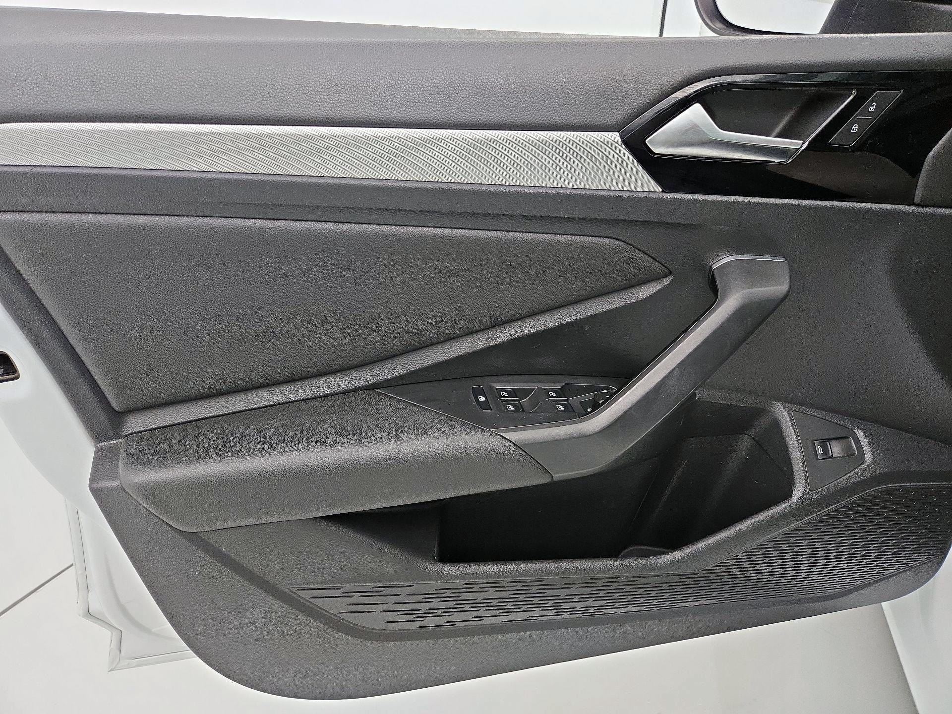 Thumbnail: 2019 Volkswagen Jetta - 12