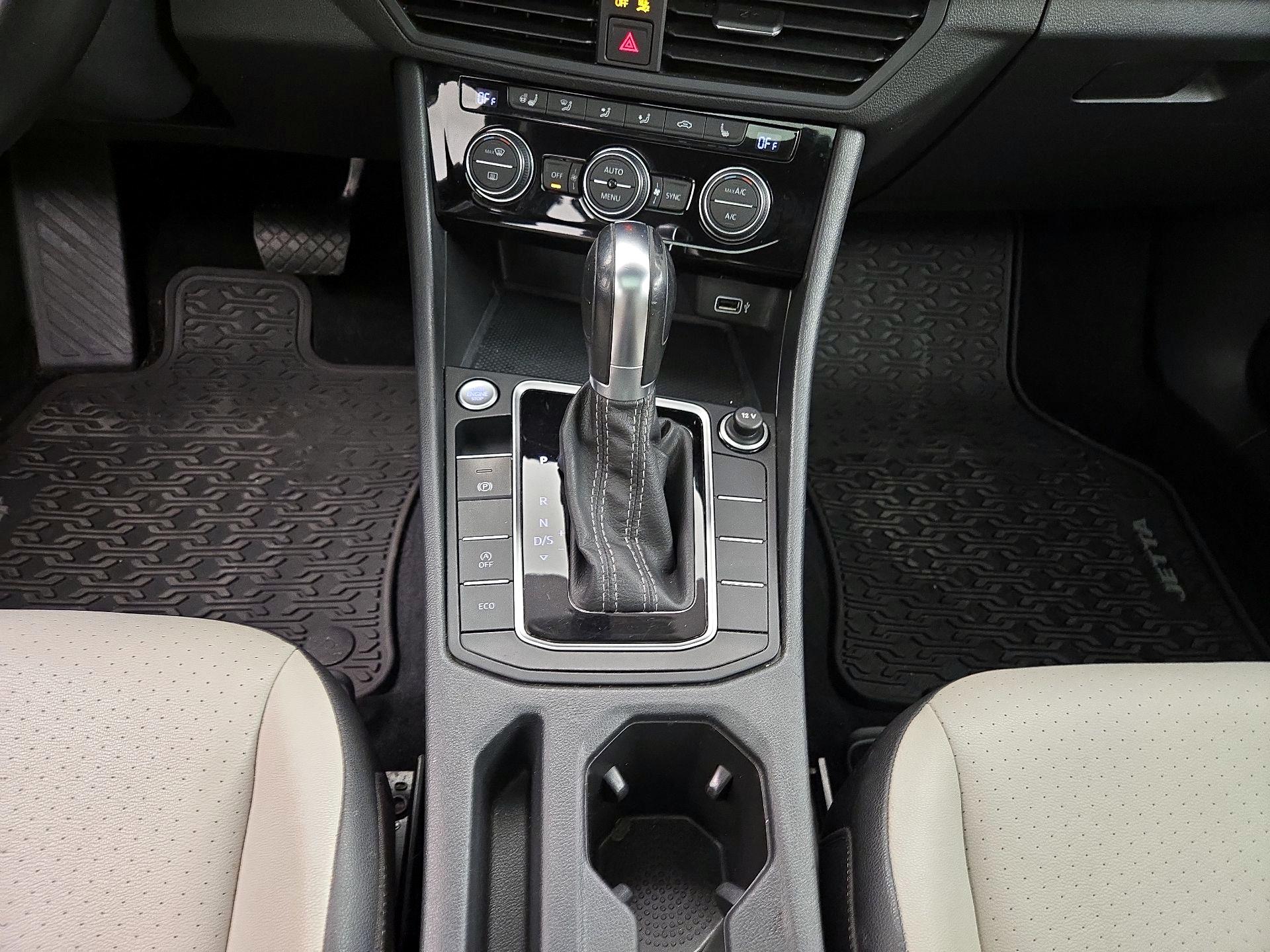 Thumbnail: 2019 Volkswagen Jetta - 17