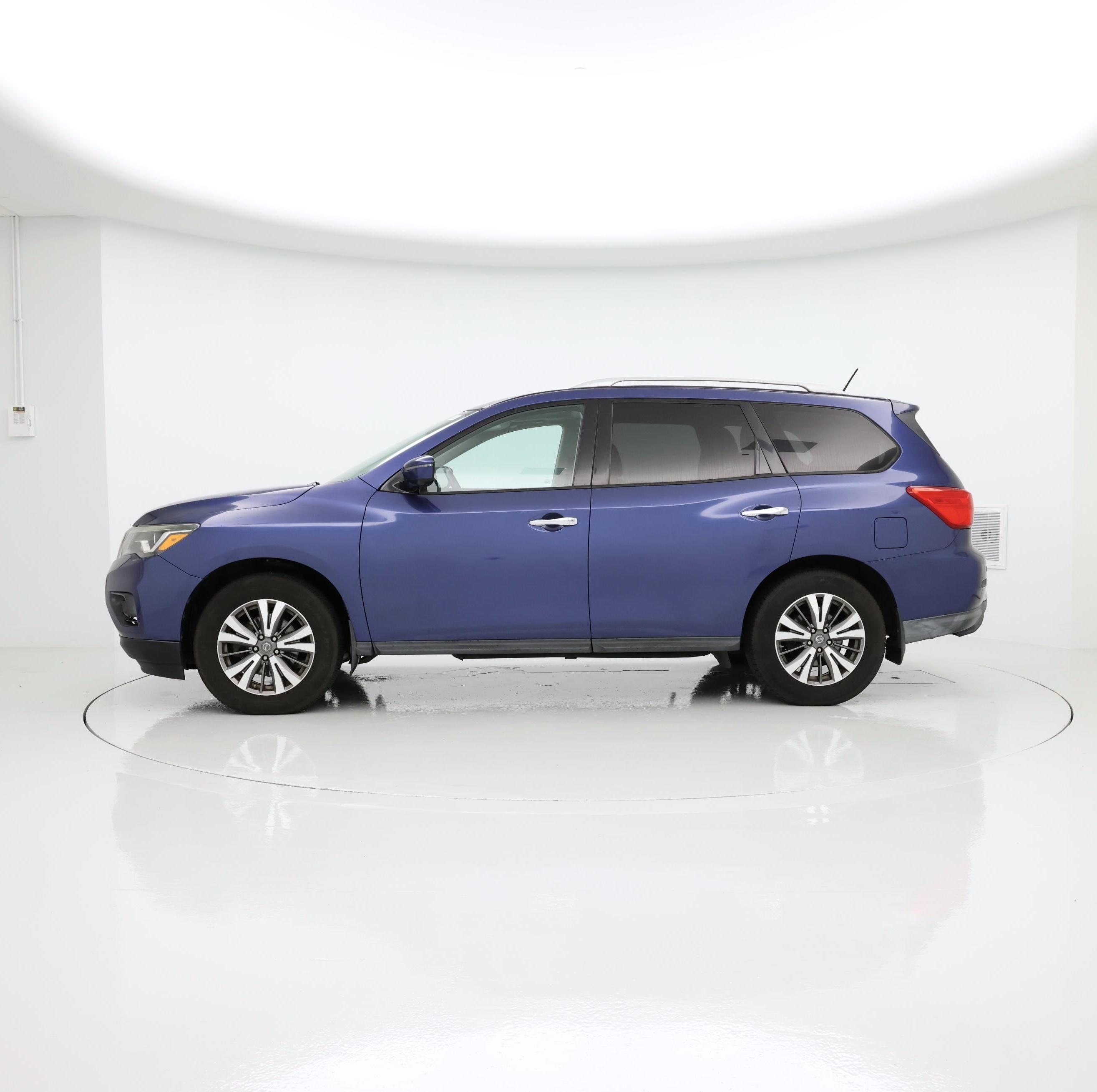 Thumbnail: 2017 Nissan Pathfinder - 3