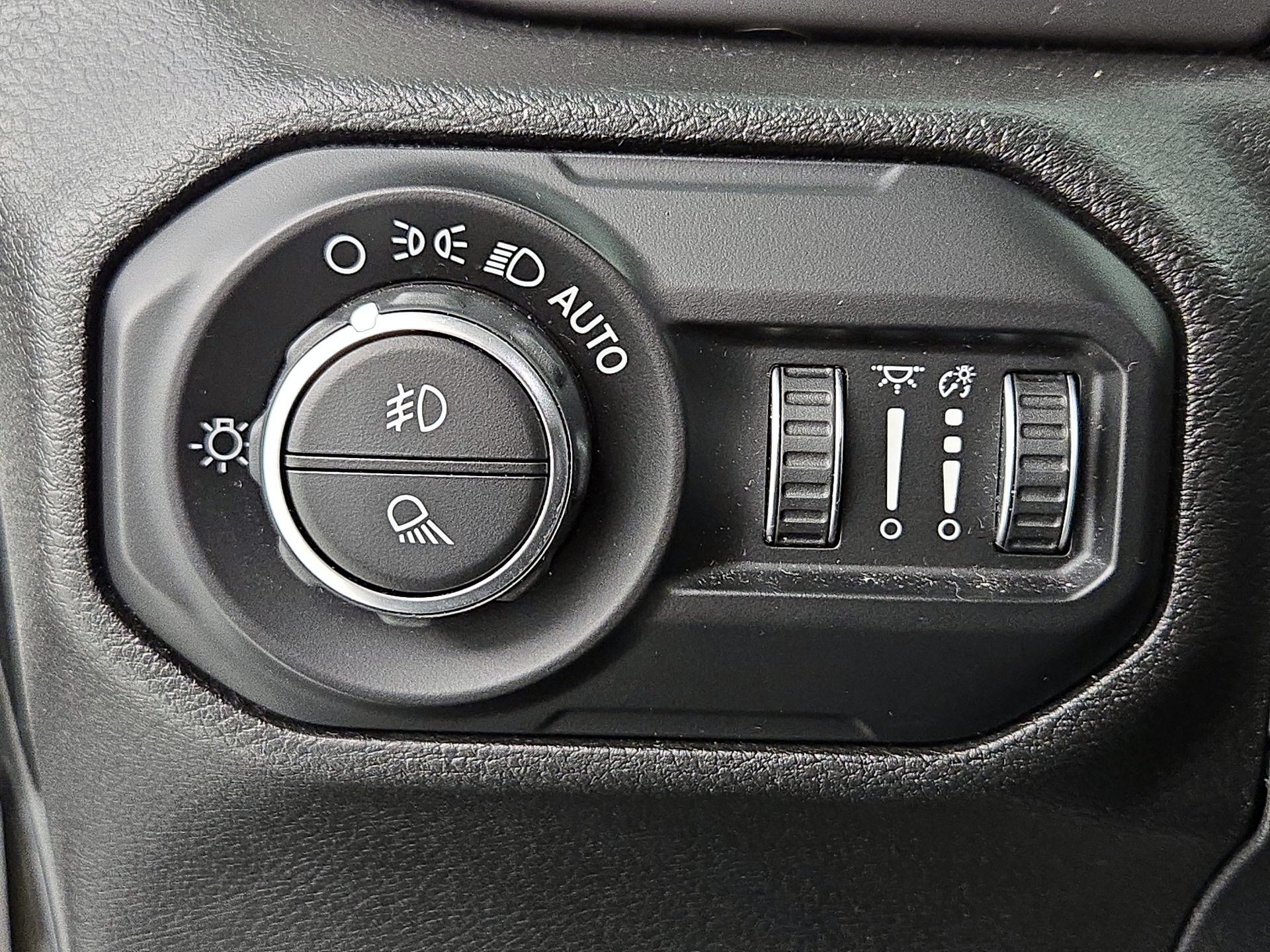 Thumbnail: 2020 Jeep Gladiator - 11