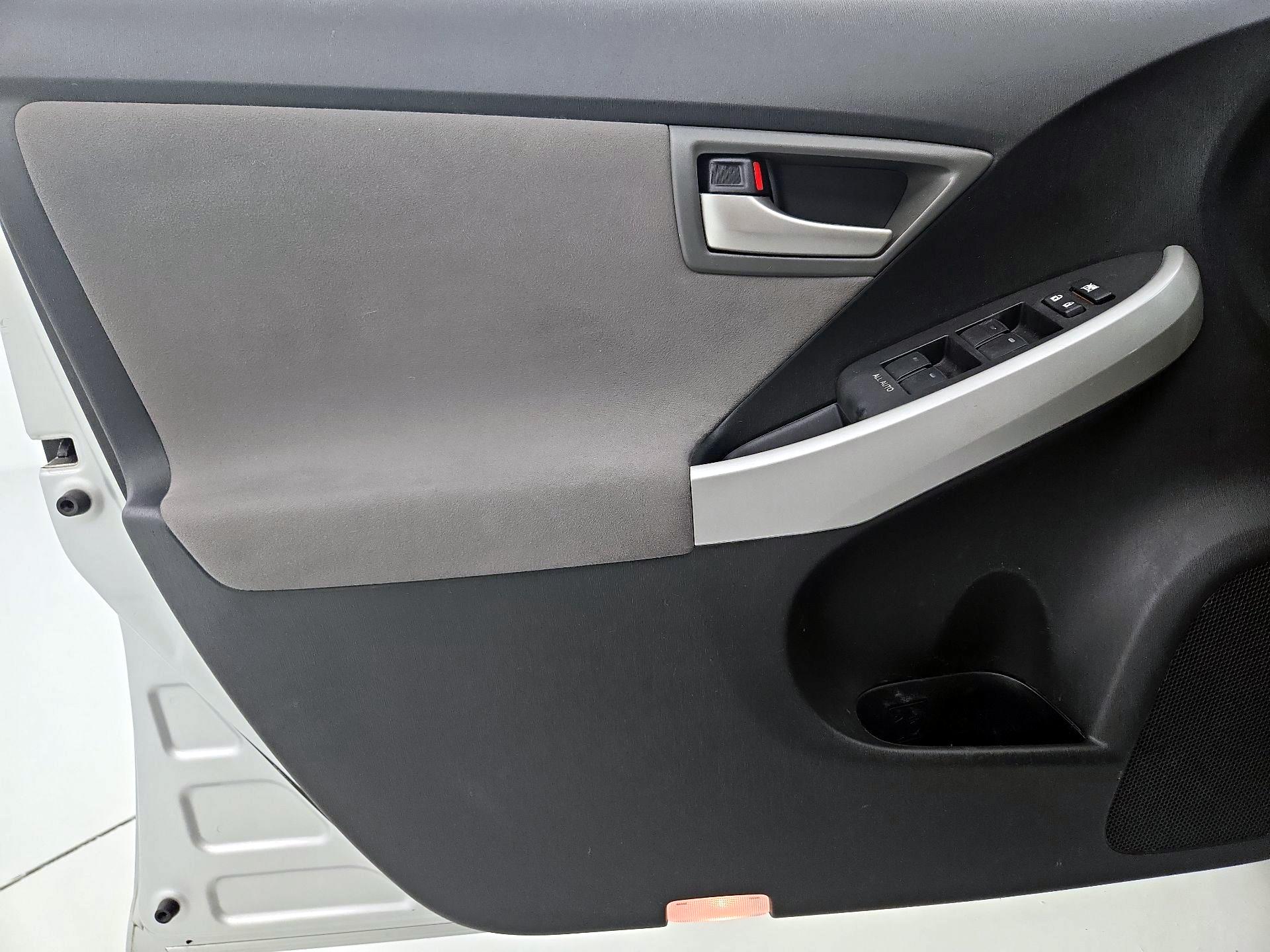 Thumbnail: 2015 Toyota Prius - 12