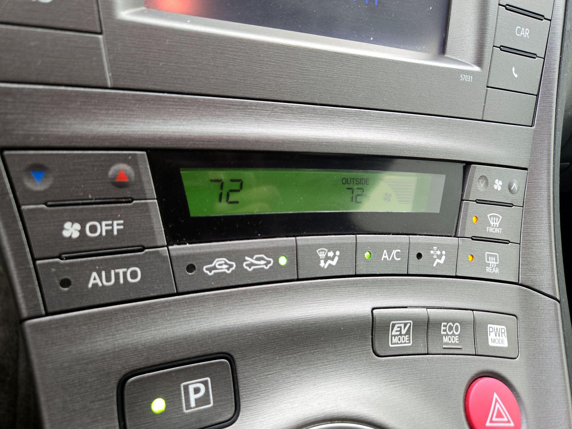 Thumbnail: 2015 Toyota Prius - 16
