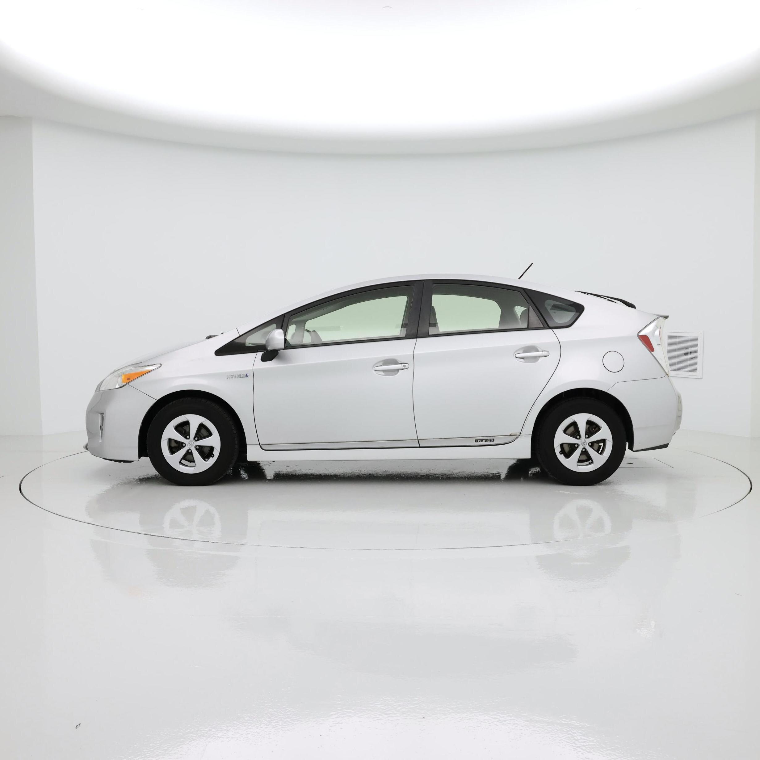 Thumbnail: 2015 Toyota Prius - 3