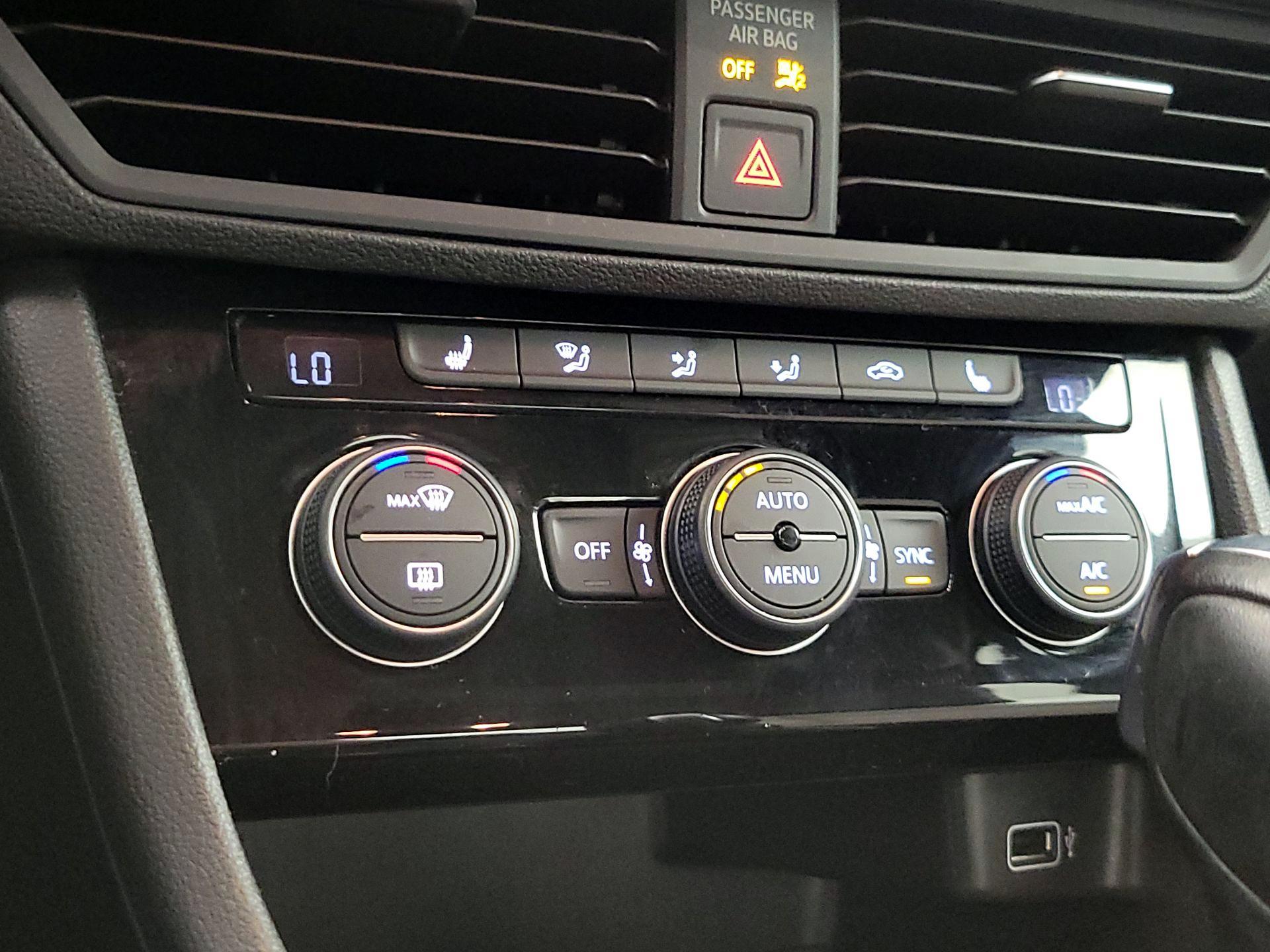 Thumbnail: 2019 Volkswagen Jetta - 16