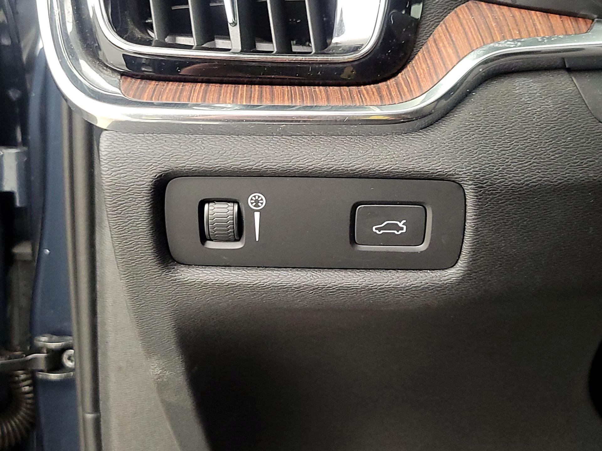 Thumbnail: 2019 Volvo S60 - 13