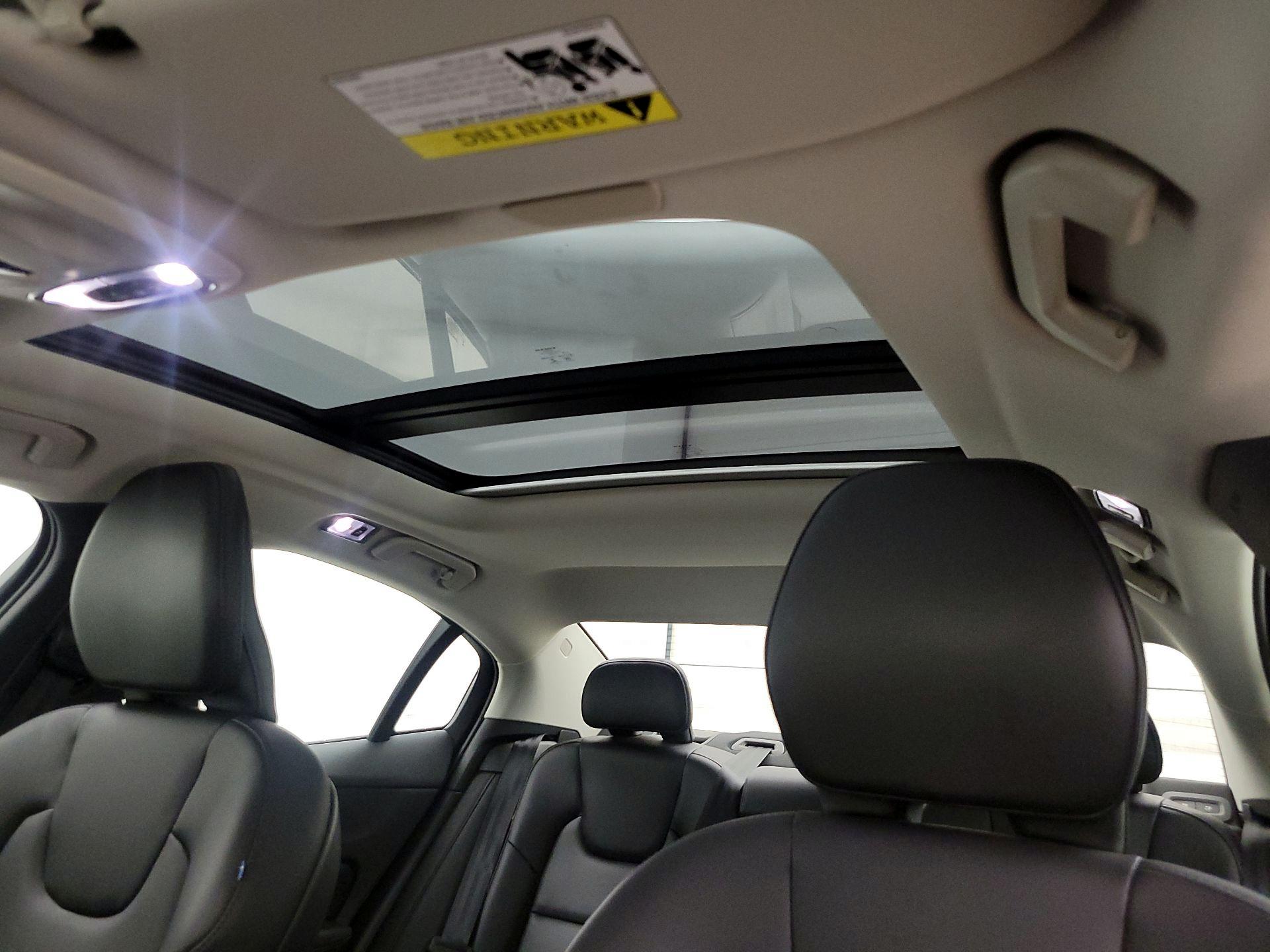 Thumbnail: 2019 Volvo S60 - 20