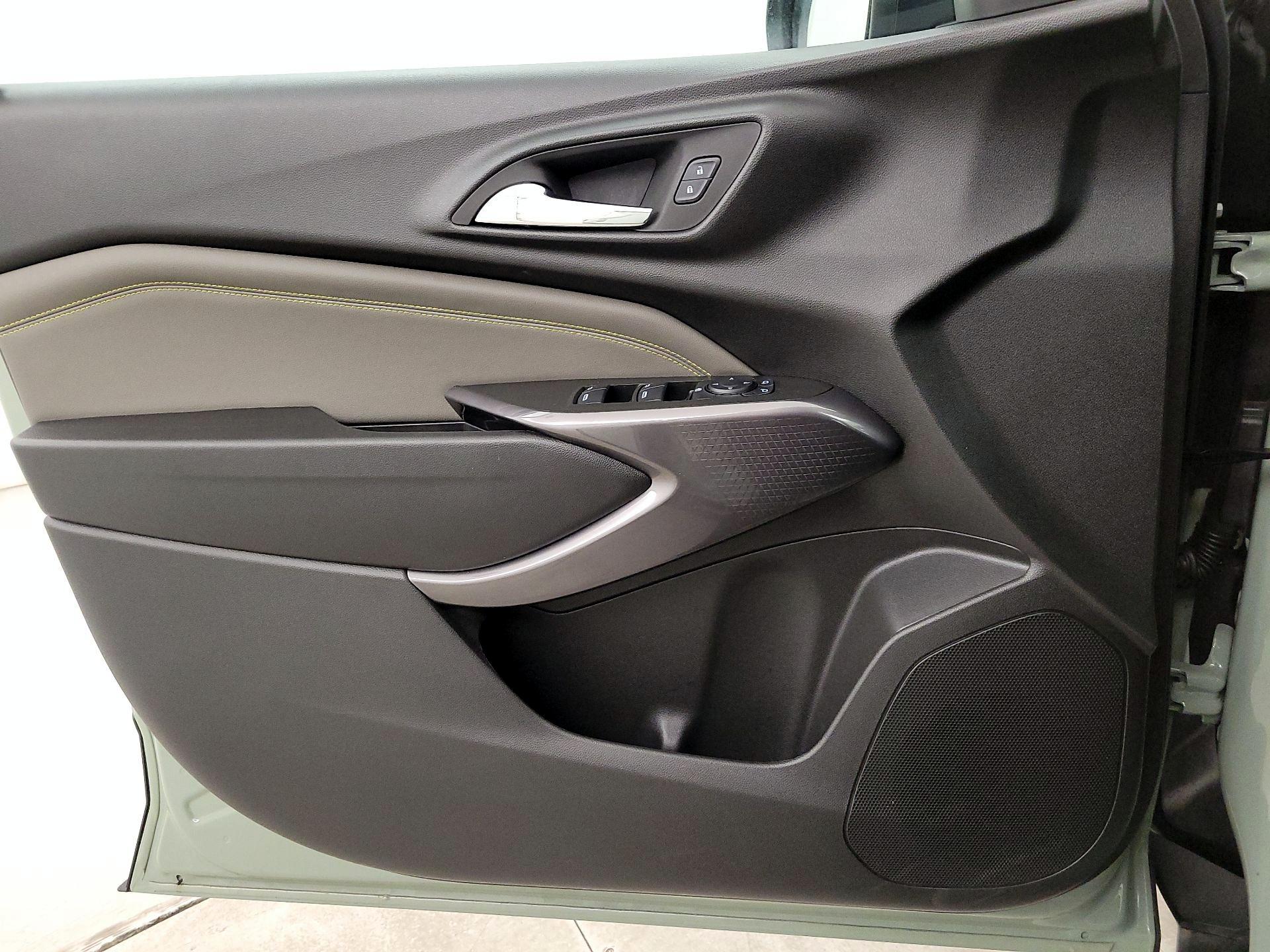 Thumbnail: 2025 Chevrolet Trax - 12