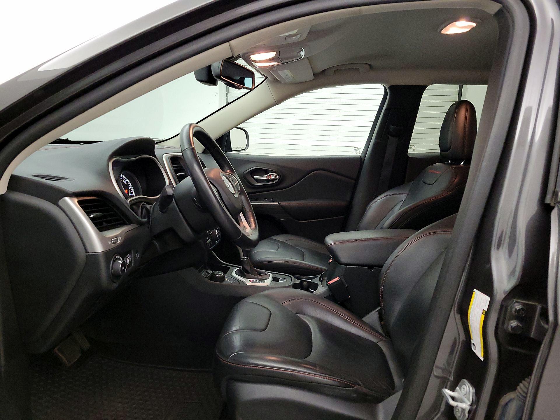 Thumbnail: 2015 Jeep Cherokee - 11