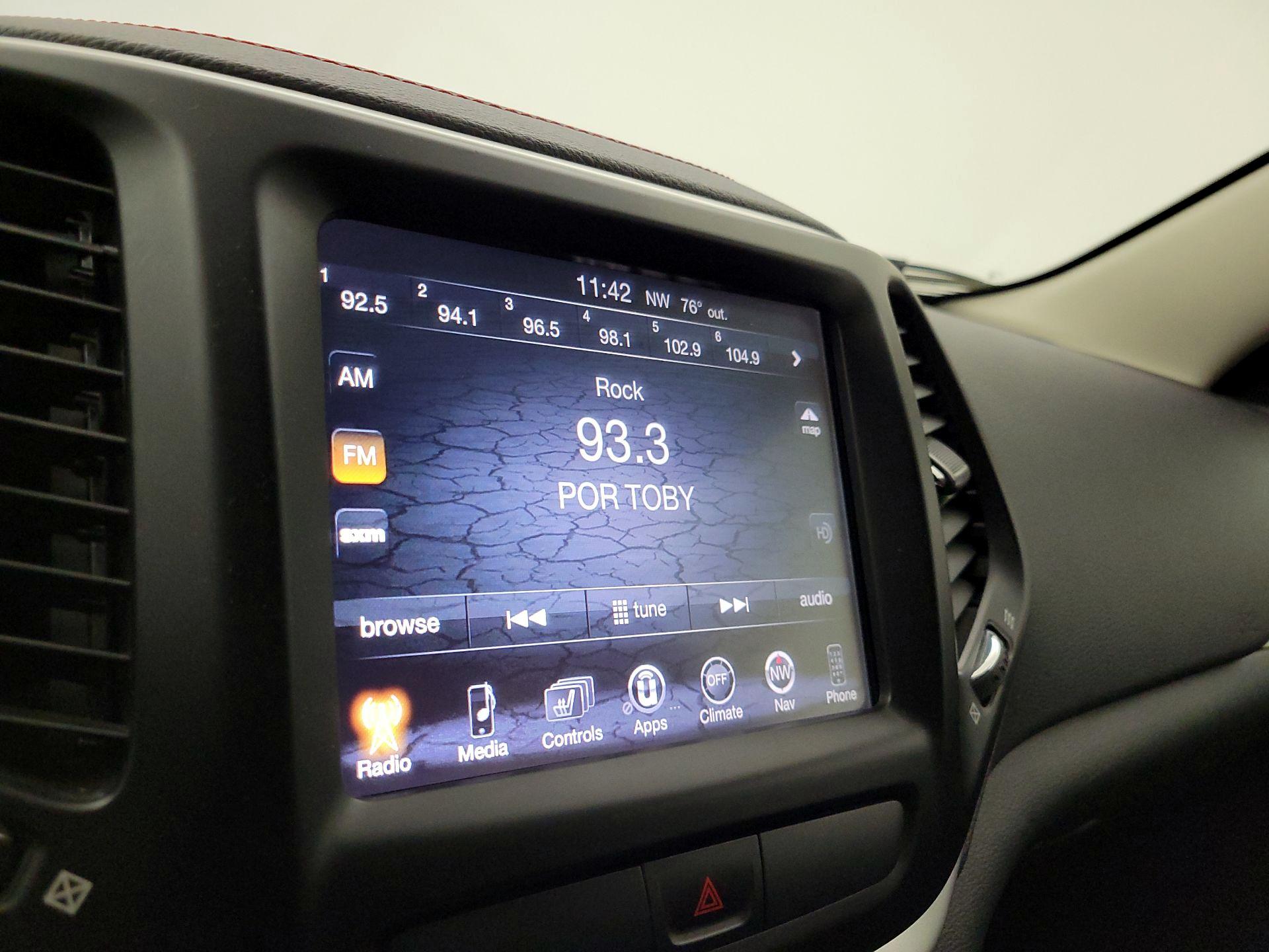 Thumbnail: 2015 Jeep Cherokee - 16