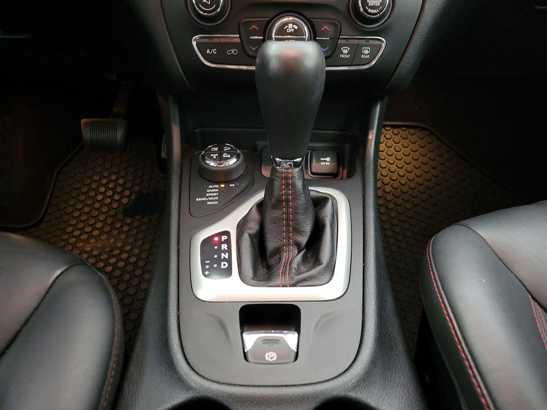 Thumbnail: 2015 Jeep Cherokee - 18